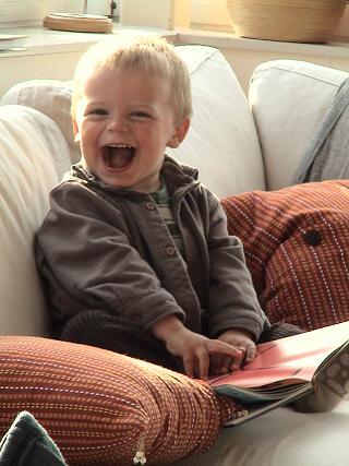 Jasper leest een boek