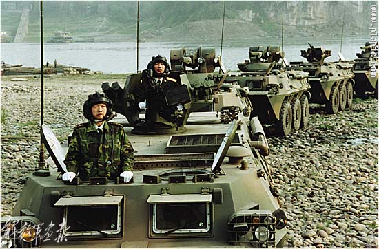 Notice first and fourth vehicles are WZ551 and second, third, and fifth are WZ551A, not sure how this relates to MTOE.