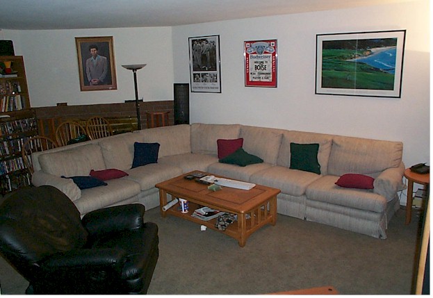 small_couch-with-chair.jpg (67727 bytes)