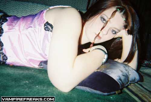 Click here to see Julia as Rain86 at VampireFreaks.com!!!