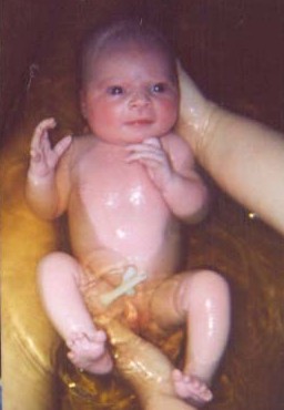 big open eyes; long fingers and toes