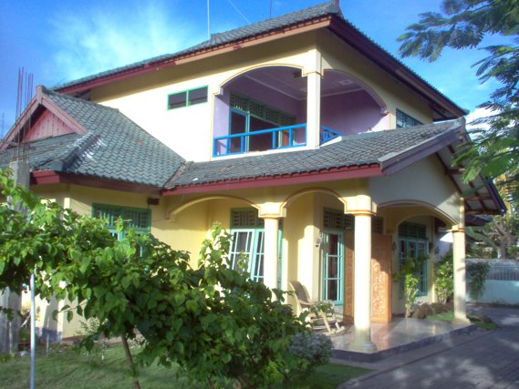 2 unit House for sale in Mataram and Cakranegara city centre close to go Airport by car only 2 minutes, the land area 550sqm/550m2/5,5 are and also Cakranegara city centre close shopping and mall areas Lombok Indonesia