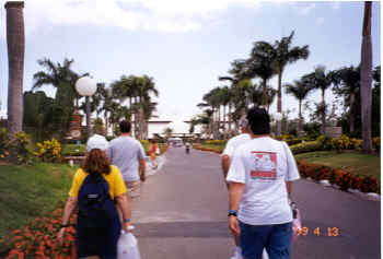 1999shopping2.jpg (70536 bytes)
