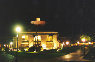 2000resortatnight.jpg (12788 bytes)