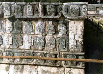 thebeheading.jpg (136362 bytes)