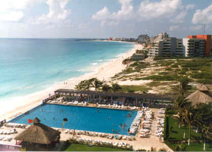 thepoolcancun.jpg (110108 bytes)