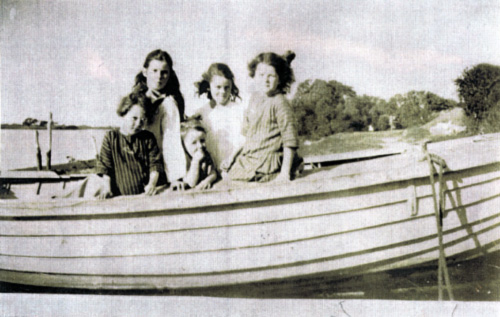 Ellen lane with her sisters on Shelley Beach
