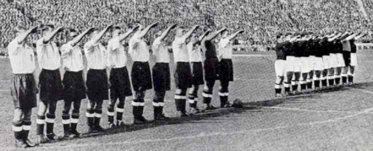 [Die englische Fu�ball-Nationalelf belastet das Berliner Olympia-Stadion]