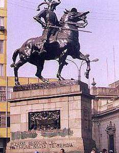 [Denkmal auf Pizarro in Lima]