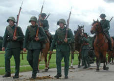 [Marschierer Anfang]