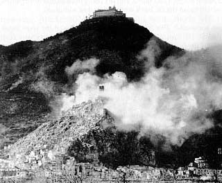 [Kloster Monte Cassino �ber Rocca Janula und dem Ort Cassino]