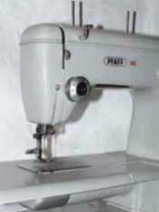 [elektrische Pfaff-N�hmaschine aus den 1950er Jahren]