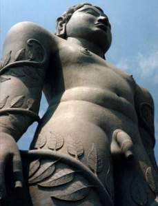 [steinerner Heiliger (Tirthankar) in Shrawan Belgola]