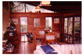 living.JPG (16120 bytes)