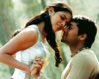 Surya and Asin in GAJINI.