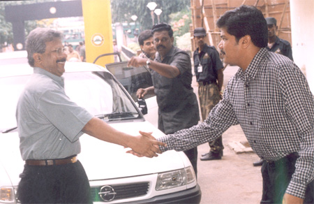 Mani Ratnam shaking hands with Director Shankar.