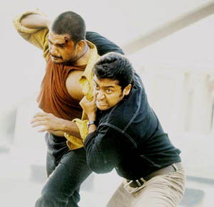 "Madhavan and Surya, clash" shot at Chennai's Napier Bridge (Aayitha Ezhuthu).