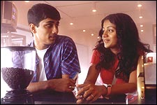 Siddharth and Trisha Krishnan in AAYITHA EZHUTHU.