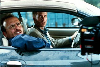 Joe Pantoliano and Guy Pearce on-set