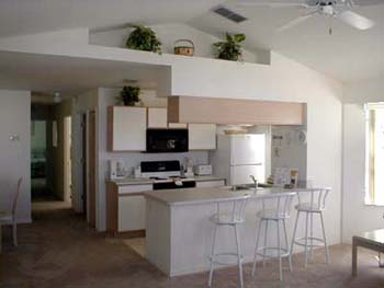 Kitchen.jpg (17392 bytes)