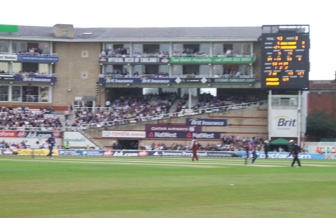 Paul Collingwood comes to the crease with England 43-3
