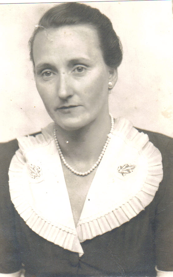Bertha M Clay Net Worth