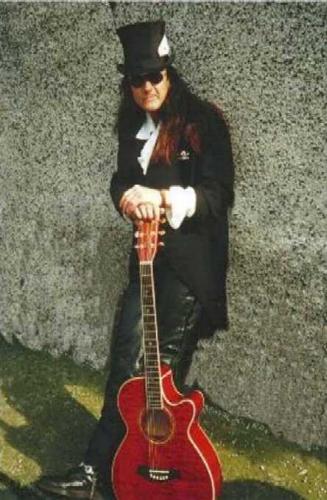 Mr Riff's uncharacteristically still...and silent