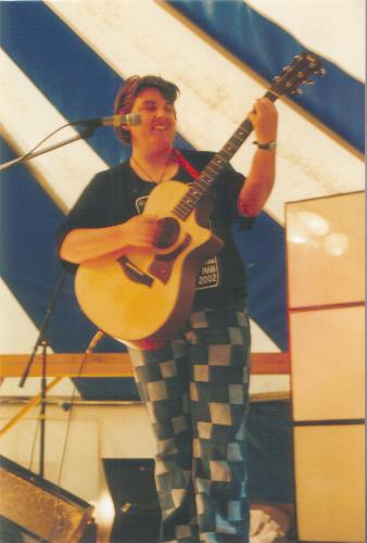 Nicky Mitchell goes for it...and breaks a string