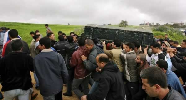 Huracanes tornados destrozos fotos imagenes fenomenos climaticos rayos truenos tormentas ojos investigaciones destrucciones argentina estados unidos mexico temporales www.wetherchannel.com pronosticos John Travolta,Nicholas Cage,Contracara,cirugias esteticas,rostro,lipoaspiraciones,medicina,cirujanos,operaciones,Maria Reich,Nazca,lineas,calendario astronomico,Peru,dibujos,astronomia,geometria,Bernd Teichert,mapas,Ana Mar&iacute;a Cogorno,ovnis,misterios,Cristobal Colon,Hernando,Diego,catedral Sevillana,Cartuja Pickman,Jos&eacute; Antonio Lorente,Granada,ADN;restos,Marcial Castro,antropologia,Republica Dominicana,www.egipto.com,Egipto,Keops,piramides,descubrimientos,Aton,Ankh,tumbas,sarcofacos,momias,embalsamamientos,Kefren,camaras secretas,Nefertiti,Amenofis,Nilo,inundaciones,Blade Runner,Ridley Scott, Richard Dawkins,Steven Pinker,Harrison Ford,Stephen Minger,Stanley Kubrick,Daryl Hanna,replicantes,androides,ciencia ficcion,Contactos,SHGb02+14a,proyecto SETI,Search for Extra Terrestial Intelligence,SETI@home,Robert Zemeckis,Jodie Foster,Dan Wertheimer,New Scientist,Arecibo,Puerto Rico,civilizaciones extraterrestres,Ma libert&eacute; de penser,Florent Pagny,Argentina,France,Patagonia,Argentine,Azucena Caama&ntilde;o,Savoir aimer,artistes,musique,musica,CD,cantores,ventas,compras,ranking,Paparazzi,Isabel Sartorius,Borbon,Ortiz Pati&ntilde;o,Vallejo Najera,Entrecanales,Mora Figueroa,Antonio Montero,Sainz Vicu&ntilde;a,Espa&ntilde;a,jet set,Mallorca,Ibiza,John Fitzgerald Kennedy,Lee Harvey Oswald,Vitaliy Fadeyev,Lawrence Berkeley,Carl Haber,Fidel Castro,Lyndon B. Johnson,Jackie,Onassis,Irma Roy,Carolina Papaleo,Osvaldo,diputada nacional,Congreso,Argentina,Raul Granillo Ocampo,politica,justicialismo,peronismo,cine,television,La Horqueta,San Isidro,que se vayan todos,diciembre 2001,2002,2003,2004,maria julia alsogaray,alvaros,,Roberto Mart&iacute;nez Medina,Maria Julia Alsogaray,Ra&uacute;l Granillo Ocampo,Jorge Rodr&iacute;guez,V&iacute;ctor Alderete,Claudia Bello,Angel Massa,Alfredo Yabran,Mario Pontaquarto,Nestor Carlos Kirchner,Cristina Elizabeth Fernandez,corrupcion,senado,general rodriguez,anibal,fernandez,alberto,fernando de la rua,ines pertine,eduardo duhalde,hilda chiche gonzalez,2000,2001,2002,2003,2004,Museos,www.louvre.fr,Leonardo Da Vinci,Gioconda,Mona Lisa,Italia,Francia,France,inventos,Italy,renacimiento,historia,cuadros,links,images,postcards,photos,fotos,imagenes,postales,pictures,historia,arqueologia,descubrimientos,culturales,agenda,infodiario,diario accion,buenos aires,argentina,Diario Accion de General Rodriguez, politica, actualidad, noticias e informacion, personalidades e instituciones, policiales, galerias de fotos; historia de General Rodriguez, sus origenes, edificios, estancias, habitos y costumbres, anecdotas, comercios e industrias, los fundadores, antiguas instituciones, fotos e imagenes; suplementos especiales: la crisis politica, economica y social de la Argentina, los acontecimientos de Diciembre de 2001, articulos y entrevistas; Emigracion: toda la informacion destinada a aquellos que desean emigrar, radicarse o estudiar en el exterior, visas, pasaportes, consejos, guias, informacion util, links; Trueque: novedades e informacion, links, estructura del trueque; el casamiento de Maxima Zorreguieta y el principe Guillermo Alejandro de Holanda; Guerra de Afganistan: galeria de imagenes e informacion sobre la primera guerra del siglo XXI; la guerra de Irak, Bagdad, Georges W. Bush, Saddam Husseim, el atentado a las torres Gemelas de Nueva York, las twin towers, el 11-s, y descripcion del hecho que conmovio al mundo; Empleo: consultoras, clasificados, agencias de empleo, consejos e informacion util, curriculum vitae, como confeccionarlos, noticias de actualidad; 
Los numeros de la crisis: Las consecuencias de la crisis politica, economica y social; estadisticas, pobreza, desnutricion, salud y asistencia; noticias regionales y provinciales, columnas y editoriales; informacion para negocios: pymes, links, empresas y negocios; Agenda Cultural con toda la informacion de cursos, universidades, talleres, escuelas y oportunidades, exposiciones de arte de la region; buscadores en Internet, Enlaces: links a los mejores sitios de educacion, cultura, arte, biografias, politica, interes general, web, Links del Diario Accion: RMS Titanic, su historia, su tragico viaje inaugural; historias, testimonios, documentos y articulos sobre el naufragio; links y sitios sobre el tema; la pelicula de Cameron, fotos e imagenes; suplementos especiales, Historia Argentina y de General Rodriguez, la llegada de la democracia en General Rodriguez, la asuncion de Juan Lumbreras como intendente en 1983, galeria de imagenes, sus palabras y los actos, su gabinete, festejos de la comunidad. Fundacion del pueblo de General Rodriguez, sus instituciones y personalidades relevantes, arquitectura y edificios, comercios e industrias, sus comienzos, estancias, inmigraciones italianas, espa&ntilde;olas, vascas e irlandesas, anecdotas y efemerides, sus hombres ilustres, el Hospital Vicente Lopez y Planes, su fundacion por las Damas de Beneficencia, el hundimiento del crucero General Belgrano, testimonios de ex combatientes y tripulantes, su comandante Hector Elias Bonzo, fotos e imagenes, recuerdos y homenajes, historia de la familia Bonzo de General Rodriguez, entrevistas y articulos periodisticos. La guerra de Malvinas en el Atlantico Sur, el conflicto belico con Gran Breta&ntilde;a de 1982, politicos relevantes, Benjamin Paez y Trueba, fotos antiguas de familias fundadoras, galerias de imagenes de pobladores, recorrida virtual por el antiguo General Rodriguez, el paso de la Infanta en 1910, historia de La Serenisima, la familia Mastellone, La Choza, Bernardo de Irigoyen, peronismo y radicalismo y muchisimo mas