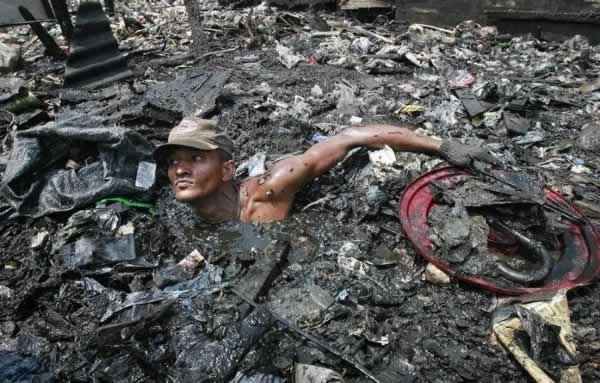 Huracanes tornados destrozos fotos imagenes fenomenos climaticos rayos truenos tormentas ojos investigaciones destrucciones argentina estados unidos mexico temporales www.wetherchannel.com pronosticos John Travolta,Nicholas Cage,Contracara,cirugias esteticas,rostro,lipoaspiraciones,medicina,cirujanos,operaciones,Maria Reich,Nazca,lineas,calendario astronomico,Peru,dibujos,astronomia,geometria,Bernd Teichert,mapas,Ana Mar&iacute;a Cogorno,ovnis,misterios,Cristobal Colon,Hernando,Diego,catedral Sevillana,Cartuja Pickman,Jos&eacute; Antonio Lorente,Granada,ADN;restos,Marcial Castro,antropologia,Republica Dominicana,www.egipto.com,Egipto,Keops,piramides,descubrimientos,Aton,Ankh,tumbas,sarcofacos,momias,embalsamamientos,Kefren,camaras secretas,Nefertiti,Amenofis,Nilo,inundaciones,Blade Runner,Ridley Scott, Richard Dawkins,Steven Pinker,Harrison Ford,Stephen Minger,Stanley Kubrick,Daryl Hanna,replicantes,androides,ciencia ficcion,Contactos,SHGb02+14a,proyecto SETI,Search for Extra Terrestial Intelligence,SETI@home,Robert Zemeckis,Jodie Foster,Dan Wertheimer,New Scientist,Arecibo,Puerto Rico,civilizaciones extraterrestres,Ma libert&eacute; de penser,Florent Pagny,Argentina,France,Patagonia,Argentine,Azucena Caama&ntilde;o,Savoir aimer,artistes,musique,musica,CD,cantores,ventas,compras,ranking,Paparazzi,Isabel Sartorius,Borbon,Ortiz Pati&ntilde;o,Vallejo Najera,Entrecanales,Mora Figueroa,Antonio Montero,Sainz Vicu&ntilde;a,Espa&ntilde;a,jet set,Mallorca,Ibiza,John Fitzgerald Kennedy,Lee Harvey Oswald,Vitaliy Fadeyev,Lawrence Berkeley,Carl Haber,Fidel Castro,Lyndon B. Johnson,Jackie,Onassis,Irma Roy,Carolina Papaleo,Osvaldo,diputada nacional,Congreso,Argentina,Raul Granillo Ocampo,politica,justicialismo,peronismo,cine,television,La Horqueta,San Isidro,que se vayan todos,diciembre 2001,2002,2003,2004,maria julia alsogaray,alvaros,,Roberto Mart&iacute;nez Medina,Maria Julia Alsogaray,Ra&uacute;l Granillo Ocampo,Jorge Rodr&iacute;guez,V&iacute;ctor Alderete,Claudia Bello,Angel Massa,Alfredo Yabran,Mario Pontaquarto,Nestor Carlos Kirchner,Cristina Elizabeth Fernandez,corrupcion,senado,general rodriguez,anibal,fernandez,alberto,fernando de la rua,ines pertine,eduardo duhalde,hilda chiche gonzalez,2000,2001,2002,2003,2004,Museos,www.louvre.fr,Leonardo Da Vinci,Gioconda,Mona Lisa,Italia,Francia,France,inventos,Italy,renacimiento,historia,cuadros,links,images,postcards,photos,fotos,imagenes,postales,pictures,historia,arqueologia,descubrimientos,culturales,agenda,infodiario,diario accion,buenos aires,argentina,Diario Accion de General Rodriguez, politica, actualidad, noticias e informacion, personalidades e instituciones, policiales, galerias de fotos; historia de General Rodriguez, sus origenes, edificios, estancias, habitos y costumbres, anecdotas, comercios e industrias, los fundadores, antiguas instituciones, fotos e imagenes; suplementos especiales: la crisis politica, economica y social de la Argentina, los acontecimientos de Diciembre de 2001, articulos y entrevistas; Emigracion: toda la informacion destinada a aquellos que desean emigrar, radicarse o estudiar en el exterior, visas, pasaportes, consejos, guias, informacion util, links; Trueque: novedades e informacion, links, estructura del trueque; el casamiento de Maxima Zorreguieta y el principe Guillermo Alejandro de Holanda; Guerra de Afganistan: galeria de imagenes e informacion sobre la primera guerra del siglo XXI; la guerra de Irak, Bagdad, Georges W. Bush, Saddam Husseim, el atentado a las torres Gemelas de Nueva York, las twin towers, el 11-s, y descripcion del hecho que conmovio al mundo; Empleo: consultoras, clasificados, agencias de empleo, consejos e informacion util, curriculum vitae, como confeccionarlos, noticias de actualidad; 
Los numeros de la crisis: Las consecuencias de la crisis politica, economica y social; estadisticas, pobreza, desnutricion, salud y asistencia; noticias regionales y provinciales, columnas y editoriales; informacion para negocios: pymes, links, empresas y negocios; Agenda Cultural con toda la informacion de cursos, universidades, talleres, escuelas y oportunidades, exposiciones de arte de la region; buscadores en Internet, Enlaces: links a los mejores sitios de educacion, cultura, arte, biografias, politica, interes general, web, Links del Diario Accion: RMS Titanic, su historia, su tragico viaje inaugural; historias, testimonios, documentos y articulos sobre el naufragio; links y sitios sobre el tema; la pelicula de Cameron, fotos e imagenes; suplementos especiales, Historia Argentina y de General Rodriguez, la llegada de la democracia en General Rodriguez, la asuncion de Juan Lumbreras como intendente en 1983, galeria de imagenes, sus palabras y los actos, su gabinete, festejos de la comunidad. Fundacion del pueblo de General Rodriguez, sus instituciones y personalidades relevantes, arquitectura y edificios, comercios e industrias, sus comienzos, estancias, inmigraciones italianas, espa&ntilde;olas, vascas e irlandesas, anecdotas y efemerides, sus hombres ilustres, el Hospital Vicente Lopez y Planes, su fundacion por las Damas de Beneficencia, el hundimiento del crucero General Belgrano, testimonios de ex combatientes y tripulantes, su comandante Hector Elias Bonzo, fotos e imagenes, recuerdos y homenajes, historia de la familia Bonzo de General Rodriguez, entrevistas y articulos periodisticos. La guerra de Malvinas en el Atlantico Sur, el conflicto belico con Gran Breta&ntilde;a de 1982, politicos relevantes, Benjamin Paez y Trueba, fotos antiguas de familias fundadoras, galerias de imagenes de pobladores, recorrida virtual por el antiguo General Rodriguez, el paso de la Infanta en 1910, historia de La Serenisima, la familia Mastellone, La Choza, Bernardo de Irigoyen, peronismo y radicalismo y muchisimo mas