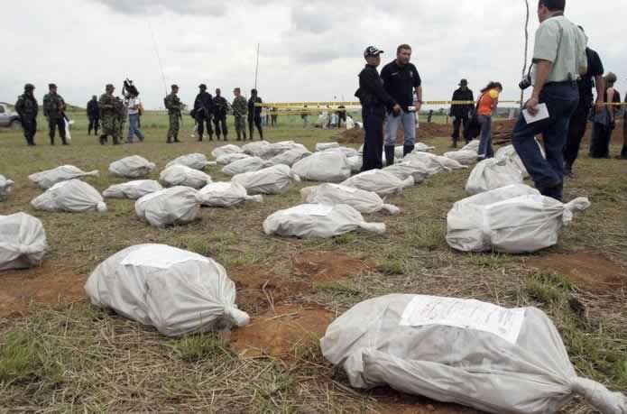 Huracanes tornados destrozos fotos imagenes fenomenos climaticos rayos truenos tormentas ojos investigaciones destrucciones argentina estados unidos mexico temporales www.wetherchannel.com pronosticos John Travolta,Nicholas Cage,Contracara,cirugias esteticas,rostro,lipoaspiraciones,medicina,cirujanos,operaciones,Maria Reich,Nazca,lineas,calendario astronomico,Peru,dibujos,astronomia,geometria,Bernd Teichert,mapas,Ana Mar&iacute;a Cogorno,ovnis,misterios,Cristobal Colon,Hernando,Diego,catedral Sevillana,Cartuja Pickman,Jos&eacute; Antonio Lorente,Granada,ADN;restos,Marcial Castro,antropologia,Republica Dominicana,www.egipto.com,Egipto,Keops,piramides,descubrimientos,Aton,Ankh,tumbas,sarcofacos,momias,embalsamamientos,Kefren,camaras secretas,Nefertiti,Amenofis,Nilo,inundaciones,Blade Runner,Ridley Scott, Richard Dawkins,Steven Pinker,Harrison Ford,Stephen Minger,Stanley Kubrick,Daryl Hanna,replicantes,androides,ciencia ficcion,Contactos,SHGb02+14a,proyecto SETI,Search for Extra Terrestial Intelligence,SETI@home,Robert Zemeckis,Jodie Foster,Dan Wertheimer,New Scientist,Arecibo,Puerto Rico,civilizaciones extraterrestres,Ma libert&eacute; de penser,Florent Pagny,Argentina,France,Patagonia,Argentine,Azucena Caama&ntilde;o,Savoir aimer,artistes,musique,musica,CD,cantores,ventas,compras,ranking,Paparazzi,Isabel Sartorius,Borbon,Ortiz Pati&ntilde;o,Vallejo Najera,Entrecanales,Mora Figueroa,Antonio Montero,Sainz Vicu&ntilde;a,Espa&ntilde;a,jet set,Mallorca,Ibiza,John Fitzgerald Kennedy,Lee Harvey Oswald,Vitaliy Fadeyev,Lawrence Berkeley,Carl Haber,Fidel Castro,Lyndon B. Johnson,Jackie,Onassis,Irma Roy,Carolina Papaleo,Osvaldo,diputada nacional,Congreso,Argentina,Raul Granillo Ocampo,politica,justicialismo,peronismo,cine,television,La Horqueta,San Isidro,que se vayan todos,diciembre 2001,2002,2003,2004,maria julia alsogaray,alvaros,,Roberto Mart&iacute;nez Medina,Maria Julia Alsogaray,Ra&uacute;l Granillo Ocampo,Jorge Rodr&iacute;guez,V&iacute;ctor Alderete,Claudia Bello,Angel Massa,Alfredo Yabran,Mario Pontaquarto,Nestor Carlos Kirchner,Cristina Elizabeth Fernandez,corrupcion,senado,general rodriguez,anibal,fernandez,alberto,fernando de la rua,ines pertine,eduardo duhalde,hilda chiche gonzalez,2000,2001,2002,2003,2004,Museos,www.louvre.fr,Leonardo Da Vinci,Gioconda,Mona Lisa,Italia,Francia,France,inventos,Italy,renacimiento,historia,cuadros,links,images,postcards,photos,fotos,imagenes,postales,pictures,historia,arqueologia,descubrimientos,culturales,agenda,infodiario,diario accion,buenos aires,argentina,Diario Accion de General Rodriguez, politica, actualidad, noticias e informacion, personalidades e instituciones, policiales, galerias de fotos; historia de General Rodriguez, sus origenes, edificios, estancias, habitos y costumbres, anecdotas, comercios e industrias, los fundadores, antiguas instituciones, fotos e imagenes; suplementos especiales: la crisis politica, economica y social de la Argentina, los acontecimientos de Diciembre de 2001, articulos y entrevistas; Emigracion: toda la informacion destinada a aquellos que desean emigrar, radicarse o estudiar en el exterior, visas, pasaportes, consejos, guias, informacion util, links; Trueque: novedades e informacion, links, estructura del trueque; el casamiento de Maxima Zorreguieta y el principe Guillermo Alejandro de Holanda; Guerra de Afganistan: galeria de imagenes e informacion sobre la primera guerra del siglo XXI; la guerra de Irak, Bagdad, Georges W. Bush, Saddam Husseim, el atentado a las torres Gemelas de Nueva York, las twin towers, el 11-s, y descripcion del hecho que conmovio al mundo; Empleo: consultoras, clasificados, agencias de empleo, consejos e informacion util, curriculum vitae, como confeccionarlos, noticias de actualidad; 
Los numeros de la crisis: Las consecuencias de la crisis politica, economica y social; estadisticas, pobreza, desnutricion, salud y asistencia; noticias regionales y provinciales, columnas y editoriales; informacion para negocios: pymes, links, empresas y negocios; Agenda Cultural con toda la informacion de cursos, universidades, talleres, escuelas y oportunidades, exposiciones de arte de la region; buscadores en Internet, Enlaces: links a los mejores sitios de educacion, cultura, arte, biografias, politica, interes general, web, Links del Diario Accion: RMS Titanic, su historia, su tragico viaje inaugural; historias, testimonios, documentos y articulos sobre el naufragio; links y sitios sobre el tema; la pelicula de Cameron, fotos e imagenes; suplementos especiales, Historia Argentina y de General Rodriguez, la llegada de la democracia en General Rodriguez, la asuncion de Juan Lumbreras como intendente en 1983, galeria de imagenes, sus palabras y los actos, su gabinete, festejos de la comunidad. Fundacion del pueblo de General Rodriguez, sus instituciones y personalidades relevantes, arquitectura y edificios, comercios e industrias, sus comienzos, estancias, inmigraciones italianas, espa&ntilde;olas, vascas e irlandesas, anecdotas y efemerides, sus hombres ilustres, el Hospital Vicente Lopez y Planes, su fundacion por las Damas de Beneficencia, el hundimiento del crucero General Belgrano, testimonios de ex combatientes y tripulantes, su comandante Hector Elias Bonzo, fotos e imagenes, recuerdos y homenajes, historia de la familia Bonzo de General Rodriguez, entrevistas y articulos periodisticos. La guerra de Malvinas en el Atlantico Sur, el conflicto belico con Gran Breta&ntilde;a de 1982, politicos relevantes, Benjamin Paez y Trueba, fotos antiguas de familias fundadoras, galerias de imagenes de pobladores, recorrida virtual por el antiguo General Rodriguez, el paso de la Infanta en 1910, historia de La Serenisima, la familia Mastellone, La Choza, Bernardo de Irigoyen, peronismo y radicalismo y muchisimo mas