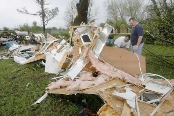 Huracanes tornados destrozos fotos imagenes fenomenos climaticos rayos truenos tormentas ojos investigaciones destrucciones argentina estados unidos mexico temporales www.wetherchannel.com pronosticos John Travolta,Nicholas Cage,Contracara,cirugias esteticas,rostro,lipoaspiraciones,medicina,cirujanos,operaciones,Maria Reich,Nazca,lineas,calendario astronomico,Peru,dibujos,astronomia,geometria,Bernd Teichert,mapas,Ana Mar&iacute;a Cogorno,ovnis,misterios,Cristobal Colon,Hernando,Diego,catedral Sevillana,Cartuja Pickman,Jos&eacute; Antonio Lorente,Granada,ADN;restos,Marcial Castro,antropologia,Republica Dominicana,www.egipto.com,Egipto,Keops,piramides,descubrimientos,Aton,Ankh,tumbas,sarcofacos,momias,embalsamamientos,Kefren,camaras secretas,Nefertiti,Amenofis,Nilo,inundaciones,Blade Runner,Ridley Scott, Richard Dawkins,Steven Pinker,Harrison Ford,Stephen Minger,Stanley Kubrick,Daryl Hanna,replicantes,androides,ciencia ficcion,Contactos,SHGb02+14a,proyecto SETI,Search for Extra Terrestial Intelligence,SETI@home,Robert Zemeckis,Jodie Foster,Dan Wertheimer,New Scientist,Arecibo,Puerto Rico,civilizaciones extraterrestres,Ma libert&eacute; de penser,Florent Pagny,Argentina,France,Patagonia,Argentine,Azucena Caama&ntilde;o,Savoir aimer,artistes,musique,musica,CD,cantores,ventas,compras,ranking,Paparazzi,Isabel Sartorius,Borbon,Ortiz Pati&ntilde;o,Vallejo Najera,Entrecanales,Mora Figueroa,Antonio Montero,Sainz Vicu&ntilde;a,Espa&ntilde;a,jet set,Mallorca,Ibiza,John Fitzgerald Kennedy,Lee Harvey Oswald,Vitaliy Fadeyev,Lawrence Berkeley,Carl Haber,Fidel Castro,Lyndon B. Johnson,Jackie,Onassis,Irma Roy,Carolina Papaleo,Osvaldo,diputada nacional,Congreso,Argentina,Raul Granillo Ocampo,politica,justicialismo,peronismo,cine,television,La Horqueta,San Isidro,que se vayan todos,diciembre 2001,2002,2003,2004,maria julia alsogaray,alvaros,,Roberto Mart&iacute;nez Medina,Maria Julia Alsogaray,Ra&uacute;l Granillo Ocampo,Jorge Rodr&iacute;guez,V&iacute;ctor Alderete,Claudia Bello,Angel Massa,Alfredo Yabran,Mario Pontaquarto,Nestor Carlos Kirchner,Cristina Elizabeth Fernandez,corrupcion,senado,general rodriguez,anibal,fernandez,alberto,fernando de la rua,ines pertine,eduardo duhalde,hilda chiche gonzalez,2000,2001,2002,2003,2004,Museos,www.louvre.fr,Leonardo Da Vinci,Gioconda,Mona Lisa,Italia,Francia,France,inventos,Italy,renacimiento,historia,cuadros,links,images,postcards,photos,fotos,imagenes,postales,pictures,historia,arqueologia,descubrimientos,culturales,agenda,infodiario,diario accion,buenos aires,argentina,Diario Accion de General Rodriguez, politica, actualidad, noticias e informacion, personalidades e instituciones, policiales, galerias de fotos; historia de General Rodriguez, sus origenes, edificios, estancias, habitos y costumbres, anecdotas, comercios e industrias, los fundadores, antiguas instituciones, fotos e imagenes; suplementos especiales: la crisis politica, economica y social de la Argentina, los acontecimientos de Diciembre de 2001, articulos y entrevistas; Emigracion: toda la informacion destinada a aquellos que desean emigrar, radicarse o estudiar en el exterior, visas, pasaportes, consejos, guias, informacion util, links; Trueque: novedades e informacion, links, estructura del trueque; el casamiento de Maxima Zorreguieta y el principe Guillermo Alejandro de Holanda; Guerra de Afganistan: galeria de imagenes e informacion sobre la primera guerra del siglo XXI; la guerra de Irak, Bagdad, Georges W. Bush, Saddam Husseim, el atentado a las torres Gemelas de Nueva York, las twin towers, el 11-s, y descripcion del hecho que conmovio al mundo; Empleo: consultoras, clasificados, agencias de empleo, consejos e informacion util, curriculum vitae, como confeccionarlos, noticias de actualidad; 
Los numeros de la crisis: Las consecuencias de la crisis politica, economica y social; estadisticas, pobreza, desnutricion, salud y asistencia; noticias regionales y provinciales, columnas y editoriales; informacion para negocios: pymes, links, empresas y negocios; Agenda Cultural con toda la informacion de cursos, universidades, talleres, escuelas y oportunidades, exposiciones de arte de la region; buscadores en Internet, Enlaces: links a los mejores sitios de educacion, cultura, arte, biografias, politica, interes general, web, Links del Diario Accion: RMS Titanic, su historia, su tragico viaje inaugural; historias, testimonios, documentos y articulos sobre el naufragio; links y sitios sobre el tema; la pelicula de Cameron, fotos e imagenes; suplementos especiales, Historia Argentina y de General Rodriguez, la llegada de la democracia en General Rodriguez, la asuncion de Juan Lumbreras como intendente en 1983, galeria de imagenes, sus palabras y los actos, su gabinete, festejos de la comunidad. Fundacion del pueblo de General Rodriguez, sus instituciones y personalidades relevantes, arquitectura y edificios, comercios e industrias, sus comienzos, estancias, inmigraciones italianas, espa&ntilde;olas, vascas e irlandesas, anecdotas y efemerides, sus hombres ilustres, el Hospital Vicente Lopez y Planes, su fundacion por las Damas de Beneficencia, el hundimiento del crucero General Belgrano, testimonios de ex combatientes y tripulantes, su comandante Hector Elias Bonzo, fotos e imagenes, recuerdos y homenajes, historia de la familia Bonzo de General Rodriguez, entrevistas y articulos periodisticos. La guerra de Malvinas en el Atlantico Sur, el conflicto belico con Gran Breta&ntilde;a de 1982, politicos relevantes, Benjamin Paez y Trueba, fotos antiguas de familias fundadoras, galerias de imagenes de pobladores, recorrida virtual por el antiguo General Rodriguez, el paso de la Infanta en 1910, historia de La Serenisima, la familia Mastellone, La Choza, Bernardo de Irigoyen, peronismo y radicalismo y muchisimo mas