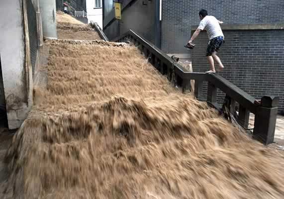 Huracanes tornados destrozos fotos imagenes fenomenos climaticos rayos truenos tormentas ojos investigaciones destrucciones argentina estados unidos mexico temporales www.wetherchannel.com pronosticos John Travolta,Nicholas Cage,Contracara,cirugias esteticas,rostro,lipoaspiraciones,medicina,cirujanos,operaciones,Maria Reich,Nazca,lineas,calendario astronomico,Peru,dibujos,astronomia,geometria,Bernd Teichert,mapas,Ana Mar&iacute;a Cogorno,ovnis,misterios,Cristobal Colon,Hernando,Diego,catedral Sevillana,Cartuja Pickman,Jos&eacute; Antonio Lorente,Granada,ADN;restos,Marcial Castro,antropologia,Republica Dominicana,www.egipto.com,Egipto,Keops,piramides,descubrimientos,Aton,Ankh,tumbas,sarcofacos,momias,embalsamamientos,Kefren,camaras secretas,Nefertiti,Amenofis,Nilo,inundaciones,Blade Runner,Ridley Scott, Richard Dawkins,Steven Pinker,Harrison Ford,Stephen Minger,Stanley Kubrick,Daryl Hanna,replicantes,androides,ciencia ficcion,Contactos,SHGb02+14a,proyecto SETI,Search for Extra Terrestial Intelligence,SETI@home,Robert Zemeckis,Jodie Foster,Dan Wertheimer,New Scientist,Arecibo,Puerto Rico,civilizaciones extraterrestres,Ma libert&eacute; de penser,Florent Pagny,Argentina,France,Patagonia,Argentine,Azucena Caama&ntilde;o,Savoir aimer,artistes,musique,musica,CD,cantores,ventas,compras,ranking,Paparazzi,Isabel Sartorius,Borbon,Ortiz Pati&ntilde;o,Vallejo Najera,Entrecanales,Mora Figueroa,Antonio Montero,Sainz Vicu&ntilde;a,Espa&ntilde;a,jet set,Mallorca,Ibiza,John Fitzgerald Kennedy,Lee Harvey Oswald,Vitaliy Fadeyev,Lawrence Berkeley,Carl Haber,Fidel Castro,Lyndon B. Johnson,Jackie,Onassis,Irma Roy,Carolina Papaleo,Osvaldo,diputada nacional,Congreso,Argentina,Raul Granillo Ocampo,politica,justicialismo,peronismo,cine,television,La Horqueta,San Isidro,que se vayan todos,diciembre 2001,2002,2003,2004,maria julia alsogaray,alvaros,,Roberto Mart&iacute;nez Medina,Maria Julia Alsogaray,Ra&uacute;l Granillo Ocampo,Jorge Rodr&iacute;guez,V&iacute;ctor Alderete,Claudia Bello,Angel Massa,Alfredo Yabran,Mario Pontaquarto,Nestor Carlos Kirchner,Cristina Elizabeth Fernandez,corrupcion,senado,general rodriguez,anibal,fernandez,alberto,fernando de la rua,ines pertine,eduardo duhalde,hilda chiche gonzalez,2000,2001,2002,2003,2004,Museos,www.louvre.fr,Leonardo Da Vinci,Gioconda,Mona Lisa,Italia,Francia,France,inventos,Italy,renacimiento,historia,cuadros,links,images,postcards,photos,fotos,imagenes,postales,pictures,historia,arqueologia,descubrimientos,culturales,agenda,infodiario,diario accion,buenos aires,argentina,Diario Accion de General Rodriguez, politica, actualidad, noticias e informacion, personalidades e instituciones, policiales, galerias de fotos; historia de General Rodriguez, sus origenes, edificios, estancias, habitos y costumbres, anecdotas, comercios e industrias, los fundadores, antiguas instituciones, fotos e imagenes; suplementos especiales: la crisis politica, economica y social de la Argentina, los acontecimientos de Diciembre de 2001, articulos y entrevistas; Emigracion: toda la informacion destinada a aquellos que desean emigrar, radicarse o estudiar en el exterior, visas, pasaportes, consejos, guias, informacion util, links; Trueque: novedades e informacion, links, estructura del trueque; el casamiento de Maxima Zorreguieta y el principe Guillermo Alejandro de Holanda; Guerra de Afganistan: galeria de imagenes e informacion sobre la primera guerra del siglo XXI; la guerra de Irak, Bagdad, Georges W. Bush, Saddam Husseim, el atentado a las torres Gemelas de Nueva York, las twin towers, el 11-s, y descripcion del hecho que conmovio al mundo; Empleo: consultoras, clasificados, agencias de empleo, consejos e informacion util, curriculum vitae, como confeccionarlos, noticias de actualidad; 
Los numeros de la crisis: Las consecuencias de la crisis politica, economica y social; estadisticas, pobreza, desnutricion, salud y asistencia; noticias regionales y provinciales, columnas y editoriales; informacion para negocios: pymes, links, empresas y negocios; Agenda Cultural con toda la informacion de cursos, universidades, talleres, escuelas y oportunidades, exposiciones de arte de la region; buscadores en Internet, Enlaces: links a los mejores sitios de educacion, cultura, arte, biografias, politica, interes general, web, Links del Diario Accion: RMS Titanic, su historia, su tragico viaje inaugural; historias, testimonios, documentos y articulos sobre el naufragio; links y sitios sobre el tema; la pelicula de Cameron, fotos e imagenes; suplementos especiales, Historia Argentina y de General Rodriguez, la llegada de la democracia en General Rodriguez, la asuncion de Juan Lumbreras como intendente en 1983, galeria de imagenes, sus palabras y los actos, su gabinete, festejos de la comunidad. Fundacion del pueblo de General Rodriguez, sus instituciones y personalidades relevantes, arquitectura y edificios, comercios e industrias, sus comienzos, estancias, inmigraciones italianas, espa&ntilde;olas, vascas e irlandesas, anecdotas y efemerides, sus hombres ilustres, el Hospital Vicente Lopez y Planes, su fundacion por las Damas de Beneficencia, el hundimiento del crucero General Belgrano, testimonios de ex combatientes y tripulantes, su comandante Hector Elias Bonzo, fotos e imagenes, recuerdos y homenajes, historia de la familia Bonzo de General Rodriguez, entrevistas y articulos periodisticos. La guerra de Malvinas en el Atlantico Sur, el conflicto belico con Gran Breta&ntilde;a de 1982, politicos relevantes, Benjamin Paez y Trueba, fotos antiguas de familias fundadoras, galerias de imagenes de pobladores, recorrida virtual por el antiguo General Rodriguez, el paso de la Infanta en 1910, historia de La Serenisima, la familia Mastellone, La Choza, Bernardo de Irigoyen, peronismo y radicalismo y muchisimo mas