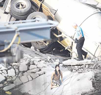 Huracanes tornados destrozos fotos imagenes fenomenos climaticos rayos truenos tormentas ojos investigaciones destrucciones argentina estados unidos mexico temporales www.wetherchannel.com pronosticos John Travolta,Nicholas Cage,Contracara,cirugias esteticas,rostro,lipoaspiraciones,medicina,cirujanos,operaciones,Maria Reich,Nazca,lineas,calendario astronomico,Peru,dibujos,astronomia,geometria,Bernd Teichert,mapas,Ana Mar&iacute;a Cogorno,ovnis,misterios,Cristobal Colon,Hernando,Diego,catedral Sevillana,Cartuja Pickman,Jos&eacute; Antonio Lorente,Granada,ADN;restos,Marcial Castro,antropologia,Republica Dominicana,www.egipto.com,Egipto,Keops,piramides,descubrimientos,Aton,Ankh,tumbas,sarcofacos,momias,embalsamamientos,Kefren,camaras secretas,Nefertiti,Amenofis,Nilo,inundaciones,Blade Runner,Ridley Scott, Richard Dawkins,Steven Pinker,Harrison Ford,Stephen Minger,Stanley Kubrick,Daryl Hanna,replicantes,androides,ciencia ficcion,Contactos,SHGb02+14a,proyecto SETI,Search for Extra Terrestial Intelligence,SETI@home,Robert Zemeckis,Jodie Foster,Dan Wertheimer,New Scientist,Arecibo,Puerto Rico,civilizaciones extraterrestres,Ma libert&eacute; de penser,Florent Pagny,Argentina,France,Patagonia,Argentine,Azucena Caama&ntilde;o,Savoir aimer,artistes,musique,musica,CD,cantores,ventas,compras,ranking,Paparazzi,Isabel Sartorius,Borbon,Ortiz Pati&ntilde;o,Vallejo Najera,Entrecanales,Mora Figueroa,Antonio Montero,Sainz Vicu&ntilde;a,Espa&ntilde;a,jet set,Mallorca,Ibiza,John Fitzgerald Kennedy,Lee Harvey Oswald,Vitaliy Fadeyev,Lawrence Berkeley,Carl Haber,Fidel Castro,Lyndon B. Johnson,Jackie,Onassis,Irma Roy,Carolina Papaleo,Osvaldo,diputada nacional,Congreso,Argentina,Raul Granillo Ocampo,politica,justicialismo,peronismo,cine,television,La Horqueta,San Isidro,que se vayan todos,diciembre 2001,2002,2003,2004,maria julia alsogaray,alvaros,,Roberto Mart&iacute;nez Medina,Maria Julia Alsogaray,Ra&uacute;l Granillo Ocampo,Jorge Rodr&iacute;guez,V&iacute;ctor Alderete,Claudia Bello,Angel Massa,Alfredo Yabran,Mario Pontaquarto,Nestor Carlos Kirchner,Cristina Elizabeth Fernandez,corrupcion,senado,general rodriguez,anibal,fernandez,alberto,fernando de la rua,ines pertine,eduardo duhalde,hilda chiche gonzalez,2000,2001,2002,2003,2004,Museos,www.louvre.fr,Leonardo Da Vinci,Gioconda,Mona Lisa,Italia,Francia,France,inventos,Italy,renacimiento,historia,cuadros,links,images,postcards,photos,fotos,imagenes,postales,pictures,historia,arqueologia,descubrimientos,culturales,agenda,infodiario,diario accion,buenos aires,argentina,Diario Accion de General Rodriguez, politica, actualidad, noticias e informacion, personalidades e instituciones, policiales, galerias de fotos; historia de General Rodriguez, sus origenes, edificios, estancias, habitos y costumbres, anecdotas, comercios e industrias, los fundadores, antiguas instituciones, fotos e imagenes; suplementos especiales: la crisis politica, economica y social de la Argentina, los acontecimientos de Diciembre de 2001, articulos y entrevistas; Emigracion: toda la informacion destinada a aquellos que desean emigrar, radicarse o estudiar en el exterior, visas, pasaportes, consejos, guias, informacion util, links; Trueque: novedades e informacion, links, estructura del trueque; el casamiento de Maxima Zorreguieta y el principe Guillermo Alejandro de Holanda; Guerra de Afganistan: galeria de imagenes e informacion sobre la primera guerra del siglo XXI; la guerra de Irak, Bagdad, Georges W. Bush, Saddam Husseim, el atentado a las torres Gemelas de Nueva York, las twin towers, el 11-s, y descripcion del hecho que conmovio al mundo; Empleo: consultoras, clasificados, agencias de empleo, consejos e informacion util, curriculum vitae, como confeccionarlos, noticias de actualidad; 
Los numeros de la crisis: Las consecuencias de la crisis politica, economica y social; estadisticas, pobreza, desnutricion, salud y asistencia; noticias regionales y provinciales, columnas y editoriales; informacion para negocios: pymes, links, empresas y negocios; Agenda Cultural con toda la informacion de cursos, universidades, talleres, escuelas y oportunidades, exposiciones de arte de la region; buscadores en Internet, Enlaces: links a los mejores sitios de educacion, cultura, arte, biografias, politica, interes general, web, Links del Diario Accion: RMS Titanic, su historia, su tragico viaje inaugural; historias, testimonios, documentos y articulos sobre el naufragio; links y sitios sobre el tema; la pelicula de Cameron, fotos e imagenes; suplementos especiales, Historia Argentina y de General Rodriguez, la llegada de la democracia en General Rodriguez, la asuncion de Juan Lumbreras como intendente en 1983, galeria de imagenes, sus palabras y los actos, su gabinete, festejos de la comunidad. Fundacion del pueblo de General Rodriguez, sus instituciones y personalidades relevantes, arquitectura y edificios, comercios e industrias, sus comienzos, estancias, inmigraciones italianas, espa&ntilde;olas, vascas e irlandesas, anecdotas y efemerides, sus hombres ilustres, el Hospital Vicente Lopez y Planes, su fundacion por las Damas de Beneficencia, el hundimiento del crucero General Belgrano, testimonios de ex combatientes y tripulantes, su comandante Hector Elias Bonzo, fotos e imagenes, recuerdos y homenajes, historia de la familia Bonzo de General Rodriguez, entrevistas y articulos periodisticos. La guerra de Malvinas en el Atlantico Sur, el conflicto belico con Gran Breta&ntilde;a de 1982, politicos relevantes, Benjamin Paez y Trueba, fotos antiguas de familias fundadoras, galerias de imagenes de pobladores, recorrida virtual por el antiguo General Rodriguez, el paso de la Infanta en 1910, historia de La Serenisima, la familia Mastellone, La Choza, Bernardo de Irigoyen, peronismo y radicalismo y muchisimo mas