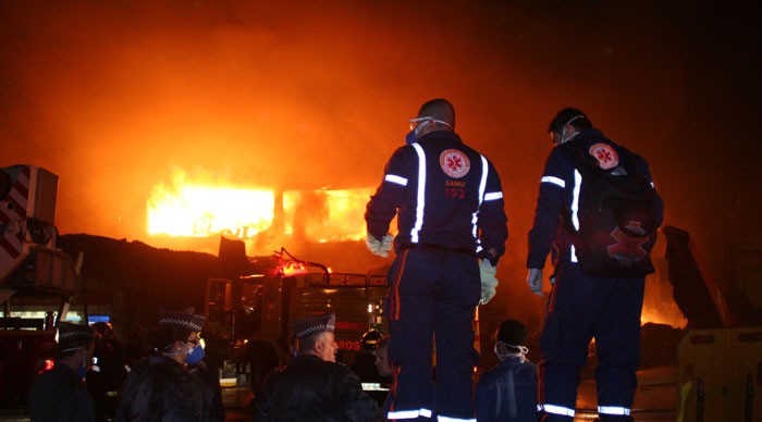 Huracanes tornados destrozos fotos imagenes fenomenos climaticos rayos truenos tormentas ojos investigaciones destrucciones argentina estados unidos mexico temporales www.wetherchannel.com pronosticos John Travolta,Nicholas Cage,Contracara,cirugias esteticas,rostro,lipoaspiraciones,medicina,cirujanos,operaciones,Maria Reich,Nazca,lineas,calendario astronomico,Peru,dibujos,astronomia,geometria,Bernd Teichert,mapas,Ana Mar&iacute;a Cogorno,ovnis,misterios,Cristobal Colon,Hernando,Diego,catedral Sevillana,Cartuja Pickman,Jos&eacute; Antonio Lorente,Granada,ADN;restos,Marcial Castro,antropologia,Republica Dominicana,www.egipto.com,Egipto,Keops,piramides,descubrimientos,Aton,Ankh,tumbas,sarcofacos,momias,embalsamamientos,Kefren,camaras secretas,Nefertiti,Amenofis,Nilo,inundaciones,Blade Runner,Ridley Scott, Richard Dawkins,Steven Pinker,Harrison Ford,Stephen Minger,Stanley Kubrick,Daryl Hanna,replicantes,androides,ciencia ficcion,Contactos,SHGb02+14a,proyecto SETI,Search for Extra Terrestial Intelligence,SETI@home,Robert Zemeckis,Jodie Foster,Dan Wertheimer,New Scientist,Arecibo,Puerto Rico,civilizaciones extraterrestres,Ma libert&eacute; de penser,Florent Pagny,Argentina,France,Patagonia,Argentine,Azucena Caama&ntilde;o,Savoir aimer,artistes,musique,musica,CD,cantores,ventas,compras,ranking,Paparazzi,Isabel Sartorius,Borbon,Ortiz Pati&ntilde;o,Vallejo Najera,Entrecanales,Mora Figueroa,Antonio Montero,Sainz Vicu&ntilde;a,Espa&ntilde;a,jet set,Mallorca,Ibiza,John Fitzgerald Kennedy,Lee Harvey Oswald,Vitaliy Fadeyev,Lawrence Berkeley,Carl Haber,Fidel Castro,Lyndon B. Johnson,Jackie,Onassis,Irma Roy,Carolina Papaleo,Osvaldo,diputada nacional,Congreso,Argentina,Raul Granillo Ocampo,politica,justicialismo,peronismo,cine,television,La Horqueta,San Isidro,que se vayan todos,diciembre 2001,2002,2003,2004,maria julia alsogaray,alvaros,,Roberto Mart&iacute;nez Medina,Maria Julia Alsogaray,Ra&uacute;l Granillo Ocampo,Jorge Rodr&iacute;guez,V&iacute;ctor Alderete,Claudia Bello,Angel Massa,Alfredo Yabran,Mario Pontaquarto,Nestor Carlos Kirchner,Cristina Elizabeth Fernandez,corrupcion,senado,general rodriguez,anibal,fernandez,alberto,fernando de la rua,ines pertine,eduardo duhalde,hilda chiche gonzalez,2000,2001,2002,2003,2004,Museos,www.louvre.fr,Leonardo Da Vinci,Gioconda,Mona Lisa,Italia,Francia,France,inventos,Italy,renacimiento,historia,cuadros,links,images,postcards,photos,fotos,imagenes,postales,pictures,historia,arqueologia,descubrimientos,culturales,agenda,infodiario,diario accion,buenos aires,argentina,Diario Accion de General Rodriguez, politica, actualidad, noticias e informacion, personalidades e instituciones, policiales, galerias de fotos; historia de General Rodriguez, sus origenes, edificios, estancias, habitos y costumbres, anecdotas, comercios e industrias, los fundadores, antiguas instituciones, fotos e imagenes; suplementos especiales: la crisis politica, economica y social de la Argentina, los acontecimientos de Diciembre de 2001, articulos y entrevistas; Emigracion: toda la informacion destinada a aquellos que desean emigrar, radicarse o estudiar en el exterior, visas, pasaportes, consejos, guias, informacion util, links; Trueque: novedades e informacion, links, estructura del trueque; el casamiento de Maxima Zorreguieta y el principe Guillermo Alejandro de Holanda; Guerra de Afganistan: galeria de imagenes e informacion sobre la primera guerra del siglo XXI; la guerra de Irak, Bagdad, Georges W. Bush, Saddam Husseim, el atentado a las torres Gemelas de Nueva York, las twin towers, el 11-s, y descripcion del hecho que conmovio al mundo; Empleo: consultoras, clasificados, agencias de empleo, consejos e informacion util, curriculum vitae, como confeccionarlos, noticias de actualidad; 
Los numeros de la crisis: Las consecuencias de la crisis politica, economica y social; estadisticas, pobreza, desnutricion, salud y asistencia; noticias regionales y provinciales, columnas y editoriales; informacion para negocios: pymes, links, empresas y negocios; Agenda Cultural con toda la informacion de cursos, universidades, talleres, escuelas y oportunidades, exposiciones de arte de la region; buscadores en Internet, Enlaces: links a los mejores sitios de educacion, cultura, arte, biografias, politica, interes general, web, Links del Diario Accion: RMS Titanic, su historia, su tragico viaje inaugural; historias, testimonios, documentos y articulos sobre el naufragio; links y sitios sobre el tema; la pelicula de Cameron, fotos e imagenes; suplementos especiales, Historia Argentina y de General Rodriguez, la llegada de la democracia en General Rodriguez, la asuncion de Juan Lumbreras como intendente en 1983, galeria de imagenes, sus palabras y los actos, su gabinete, festejos de la comunidad. Fundacion del pueblo de General Rodriguez, sus instituciones y personalidades relevantes, arquitectura y edificios, comercios e industrias, sus comienzos, estancias, inmigraciones italianas, espa&ntilde;olas, vascas e irlandesas, anecdotas y efemerides, sus hombres ilustres, el Hospital Vicente Lopez y Planes, su fundacion por las Damas de Beneficencia, el hundimiento del crucero General Belgrano, testimonios de ex combatientes y tripulantes, su comandante Hector Elias Bonzo, fotos e imagenes, recuerdos y homenajes, historia de la familia Bonzo de General Rodriguez, entrevistas y articulos periodisticos. La guerra de Malvinas en el Atlantico Sur, el conflicto belico con Gran Breta&ntilde;a de 1982, politicos relevantes, Benjamin Paez y Trueba, fotos antiguas de familias fundadoras, galerias de imagenes de pobladores, recorrida virtual por el antiguo General Rodriguez, el paso de la Infanta en 1910, historia de La Serenisima, la familia Mastellone, La Choza, Bernardo de Irigoyen, peronismo y radicalismo y muchisimo mas