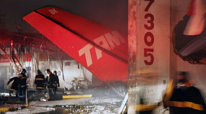 Huracanes tornados destrozos fotos imagenes fenomenos climaticos rayos truenos tormentas ojos investigaciones destrucciones argentina estados unidos mexico temporales www.wetherchannel.com pronosticos John Travolta,Nicholas Cage,Contracara,cirugias esteticas,rostro,lipoaspiraciones,medicina,cirujanos,operaciones,Maria Reich,Nazca,lineas,calendario astronomico,Peru,dibujos,astronomia,geometria,Bernd Teichert,mapas,Ana Mar&iacute;a Cogorno,ovnis,misterios,Cristobal Colon,Hernando,Diego,catedral Sevillana,Cartuja Pickman,Jos&eacute; Antonio Lorente,Granada,ADN;restos,Marcial Castro,antropologia,Republica Dominicana,www.egipto.com,Egipto,Keops,piramides,descubrimientos,Aton,Ankh,tumbas,sarcofacos,momias,embalsamamientos,Kefren,camaras secretas,Nefertiti,Amenofis,Nilo,inundaciones,Blade Runner,Ridley Scott, Richard Dawkins,Steven Pinker,Harrison Ford,Stephen Minger,Stanley Kubrick,Daryl Hanna,replicantes,androides,ciencia ficcion,Contactos,SHGb02+14a,proyecto SETI,Search for Extra Terrestial Intelligence,SETI@home,Robert Zemeckis,Jodie Foster,Dan Wertheimer,New Scientist,Arecibo,Puerto Rico,civilizaciones extraterrestres,Ma libert&eacute; de penser,Florent Pagny,Argentina,France,Patagonia,Argentine,Azucena Caama&ntilde;o,Savoir aimer,artistes,musique,musica,CD,cantores,ventas,compras,ranking,Paparazzi,Isabel Sartorius,Borbon,Ortiz Pati&ntilde;o,Vallejo Najera,Entrecanales,Mora Figueroa,Antonio Montero,Sainz Vicu&ntilde;a,Espa&ntilde;a,jet set,Mallorca,Ibiza,John Fitzgerald Kennedy,Lee Harvey Oswald,Vitaliy Fadeyev,Lawrence Berkeley,Carl Haber,Fidel Castro,Lyndon B. Johnson,Jackie,Onassis,Irma Roy,Carolina Papaleo,Osvaldo,diputada nacional,Congreso,Argentina,Raul Granillo Ocampo,politica,justicialismo,peronismo,cine,television,La Horqueta,San Isidro,que se vayan todos,diciembre 2001,2002,2003,2004,maria julia alsogaray,alvaros,,Roberto Mart&iacute;nez Medina,Maria Julia Alsogaray,Ra&uacute;l Granillo Ocampo,Jorge Rodr&iacute;guez,V&iacute;ctor Alderete,Claudia Bello,Angel Massa,Alfredo Yabran,Mario Pontaquarto,Nestor Carlos Kirchner,Cristina Elizabeth Fernandez,corrupcion,senado,general rodriguez,anibal,fernandez,alberto,fernando de la rua,ines pertine,eduardo duhalde,hilda chiche gonzalez,2000,2001,2002,2003,2004,Museos,www.louvre.fr,Leonardo Da Vinci,Gioconda,Mona Lisa,Italia,Francia,France,inventos,Italy,renacimiento,historia,cuadros,links,images,postcards,photos,fotos,imagenes,postales,pictures,historia,arqueologia,descubrimientos,culturales,agenda,infodiario,diario accion,buenos aires,argentina,Diario Accion de General Rodriguez, politica, actualidad, noticias e informacion, personalidades e instituciones, policiales, galerias de fotos; historia de General Rodriguez, sus origenes, edificios, estancias, habitos y costumbres, anecdotas, comercios e industrias, los fundadores, antiguas instituciones, fotos e imagenes; suplementos especiales: la crisis politica, economica y social de la Argentina, los acontecimientos de Diciembre de 2001, articulos y entrevistas; Emigracion: toda la informacion destinada a aquellos que desean emigrar, radicarse o estudiar en el exterior, visas, pasaportes, consejos, guias, informacion util, links; Trueque: novedades e informacion, links, estructura del trueque; el casamiento de Maxima Zorreguieta y el principe Guillermo Alejandro de Holanda; Guerra de Afganistan: galeria de imagenes e informacion sobre la primera guerra del siglo XXI; la guerra de Irak, Bagdad, Georges W. Bush, Saddam Husseim, el atentado a las torres Gemelas de Nueva York, las twin towers, el 11-s, y descripcion del hecho que conmovio al mundo; Empleo: consultoras, clasificados, agencias de empleo, consejos e informacion util, curriculum vitae, como confeccionarlos, noticias de actualidad; 
Los numeros de la crisis: Las consecuencias de la crisis politica, economica y social; estadisticas, pobreza, desnutricion, salud y asistencia; noticias regionales y provinciales, columnas y editoriales; informacion para negocios: pymes, links, empresas y negocios; Agenda Cultural con toda la informacion de cursos, universidades, talleres, escuelas y oportunidades, exposiciones de arte de la region; buscadores en Internet, Enlaces: links a los mejores sitios de educacion, cultura, arte, biografias, politica, interes general, web, Links del Diario Accion: RMS Titanic, su historia, su tragico viaje inaugural; historias, testimonios, documentos y articulos sobre el naufragio; links y sitios sobre el tema; la pelicula de Cameron, fotos e imagenes; suplementos especiales, Historia Argentina y de General Rodriguez, la llegada de la democracia en General Rodriguez, la asuncion de Juan Lumbreras como intendente en 1983, galeria de imagenes, sus palabras y los actos, su gabinete, festejos de la comunidad. Fundacion del pueblo de General Rodriguez, sus instituciones y personalidades relevantes, arquitectura y edificios, comercios e industrias, sus comienzos, estancias, inmigraciones italianas, espa&ntilde;olas, vascas e irlandesas, anecdotas y efemerides, sus hombres ilustres, el Hospital Vicente Lopez y Planes, su fundacion por las Damas de Beneficencia, el hundimiento del crucero General Belgrano, testimonios de ex combatientes y tripulantes, su comandante Hector Elias Bonzo, fotos e imagenes, recuerdos y homenajes, historia de la familia Bonzo de General Rodriguez, entrevistas y articulos periodisticos. La guerra de Malvinas en el Atlantico Sur, el conflicto belico con Gran Breta&ntilde;a de 1982, politicos relevantes, Benjamin Paez y Trueba, fotos antiguas de familias fundadoras, galerias de imagenes de pobladores, recorrida virtual por el antiguo General Rodriguez, el paso de la Infanta en 1910, historia de La Serenisima, la familia Mastellone, La Choza, Bernardo de Irigoyen, peronismo y radicalismo y muchisimo mas