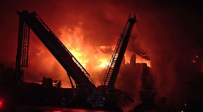 Huracanes tornados destrozos fotos imagenes fenomenos climaticos rayos truenos tormentas ojos investigaciones destrucciones argentina estados unidos mexico temporales www.wetherchannel.com pronosticos John Travolta,Nicholas Cage,Contracara,cirugias esteticas,rostro,lipoaspiraciones,medicina,cirujanos,operaciones,Maria Reich,Nazca,lineas,calendario astronomico,Peru,dibujos,astronomia,geometria,Bernd Teichert,mapas,Ana Mar&iacute;a Cogorno,ovnis,misterios,Cristobal Colon,Hernando,Diego,catedral Sevillana,Cartuja Pickman,Jos&eacute; Antonio Lorente,Granada,ADN;restos,Marcial Castro,antropologia,Republica Dominicana,www.egipto.com,Egipto,Keops,piramides,descubrimientos,Aton,Ankh,tumbas,sarcofacos,momias,embalsamamientos,Kefren,camaras secretas,Nefertiti,Amenofis,Nilo,inundaciones,Blade Runner,Ridley Scott, Richard Dawkins,Steven Pinker,Harrison Ford,Stephen Minger,Stanley Kubrick,Daryl Hanna,replicantes,androides,ciencia ficcion,Contactos,SHGb02+14a,proyecto SETI,Search for Extra Terrestial Intelligence,SETI@home,Robert Zemeckis,Jodie Foster,Dan Wertheimer,New Scientist,Arecibo,Puerto Rico,civilizaciones extraterrestres,Ma libert&eacute; de penser,Florent Pagny,Argentina,France,Patagonia,Argentine,Azucena Caama&ntilde;o,Savoir aimer,artistes,musique,musica,CD,cantores,ventas,compras,ranking,Paparazzi,Isabel Sartorius,Borbon,Ortiz Pati&ntilde;o,Vallejo Najera,Entrecanales,Mora Figueroa,Antonio Montero,Sainz Vicu&ntilde;a,Espa&ntilde;a,jet set,Mallorca,Ibiza,John Fitzgerald Kennedy,Lee Harvey Oswald,Vitaliy Fadeyev,Lawrence Berkeley,Carl Haber,Fidel Castro,Lyndon B. Johnson,Jackie,Onassis,Irma Roy,Carolina Papaleo,Osvaldo,diputada nacional,Congreso,Argentina,Raul Granillo Ocampo,politica,justicialismo,peronismo,cine,television,La Horqueta,San Isidro,que se vayan todos,diciembre 2001,2002,2003,2004,maria julia alsogaray,alvaros,,Roberto Mart&iacute;nez Medina,Maria Julia Alsogaray,Ra&uacute;l Granillo Ocampo,Jorge Rodr&iacute;guez,V&iacute;ctor Alderete,Claudia Bello,Angel Massa,Alfredo Yabran,Mario Pontaquarto,Nestor Carlos Kirchner,Cristina Elizabeth Fernandez,corrupcion,senado,general rodriguez,anibal,fernandez,alberto,fernando de la rua,ines pertine,eduardo duhalde,hilda chiche gonzalez,2000,2001,2002,2003,2004,Museos,www.louvre.fr,Leonardo Da Vinci,Gioconda,Mona Lisa,Italia,Francia,France,inventos,Italy,renacimiento,historia,cuadros,links,images,postcards,photos,fotos,imagenes,postales,pictures,historia,arqueologia,descubrimientos,culturales,agenda,infodiario,diario accion,buenos aires,argentina,Diario Accion de General Rodriguez, politica, actualidad, noticias e informacion, personalidades e instituciones, policiales, galerias de fotos; historia de General Rodriguez, sus origenes, edificios, estancias, habitos y costumbres, anecdotas, comercios e industrias, los fundadores, antiguas instituciones, fotos e imagenes; suplementos especiales: la crisis politica, economica y social de la Argentina, los acontecimientos de Diciembre de 2001, articulos y entrevistas; Emigracion: toda la informacion destinada a aquellos que desean emigrar, radicarse o estudiar en el exterior, visas, pasaportes, consejos, guias, informacion util, links; Trueque: novedades e informacion, links, estructura del trueque; el casamiento de Maxima Zorreguieta y el principe Guillermo Alejandro de Holanda; Guerra de Afganistan: galeria de imagenes e informacion sobre la primera guerra del siglo XXI; la guerra de Irak, Bagdad, Georges W. Bush, Saddam Husseim, el atentado a las torres Gemelas de Nueva York, las twin towers, el 11-s, y descripcion del hecho que conmovio al mundo; Empleo: consultoras, clasificados, agencias de empleo, consejos e informacion util, curriculum vitae, como confeccionarlos, noticias de actualidad; 
Los numeros de la crisis: Las consecuencias de la crisis politica, economica y social; estadisticas, pobreza, desnutricion, salud y asistencia; noticias regionales y provinciales, columnas y editoriales; informacion para negocios: pymes, links, empresas y negocios; Agenda Cultural con toda la informacion de cursos, universidades, talleres, escuelas y oportunidades, exposiciones de arte de la region; buscadores en Internet, Enlaces: links a los mejores sitios de educacion, cultura, arte, biografias, politica, interes general, web, Links del Diario Accion: RMS Titanic, su historia, su tragico viaje inaugural; historias, testimonios, documentos y articulos sobre el naufragio; links y sitios sobre el tema; la pelicula de Cameron, fotos e imagenes; suplementos especiales, Historia Argentina y de General Rodriguez, la llegada de la democracia en General Rodriguez, la asuncion de Juan Lumbreras como intendente en 1983, galeria de imagenes, sus palabras y los actos, su gabinete, festejos de la comunidad. Fundacion del pueblo de General Rodriguez, sus instituciones y personalidades relevantes, arquitectura y edificios, comercios e industrias, sus comienzos, estancias, inmigraciones italianas, espa&ntilde;olas, vascas e irlandesas, anecdotas y efemerides, sus hombres ilustres, el Hospital Vicente Lopez y Planes, su fundacion por las Damas de Beneficencia, el hundimiento del crucero General Belgrano, testimonios de ex combatientes y tripulantes, su comandante Hector Elias Bonzo, fotos e imagenes, recuerdos y homenajes, historia de la familia Bonzo de General Rodriguez, entrevistas y articulos periodisticos. La guerra de Malvinas en el Atlantico Sur, el conflicto belico con Gran Breta&ntilde;a de 1982, politicos relevantes, Benjamin Paez y Trueba, fotos antiguas de familias fundadoras, galerias de imagenes de pobladores, recorrida virtual por el antiguo General Rodriguez, el paso de la Infanta en 1910, historia de La Serenisima, la familia Mastellone, La Choza, Bernardo de Irigoyen, peronismo y radicalismo y muchisimo mas