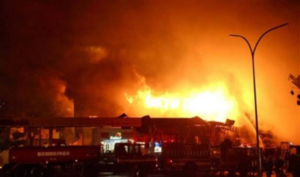 Huracanes tornados destrozos fotos imagenes fenomenos climaticos rayos truenos tormentas ojos investigaciones destrucciones argentina estados unidos mexico temporales www.wetherchannel.com pronosticos John Travolta,Nicholas Cage,Contracara,cirugias esteticas,rostro,lipoaspiraciones,medicina,cirujanos,operaciones,Maria Reich,Nazca,lineas,calendario astronomico,Peru,dibujos,astronomia,geometria,Bernd Teichert,mapas,Ana Mar&iacute;a Cogorno,ovnis,misterios,Cristobal Colon,Hernando,Diego,catedral Sevillana,Cartuja Pickman,Jos&eacute; Antonio Lorente,Granada,ADN;restos,Marcial Castro,antropologia,Republica Dominicana,www.egipto.com,Egipto,Keops,piramides,descubrimientos,Aton,Ankh,tumbas,sarcofacos,momias,embalsamamientos,Kefren,camaras secretas,Nefertiti,Amenofis,Nilo,inundaciones,Blade Runner,Ridley Scott, Richard Dawkins,Steven Pinker,Harrison Ford,Stephen Minger,Stanley Kubrick,Daryl Hanna,replicantes,androides,ciencia ficcion,Contactos,SHGb02+14a,proyecto SETI,Search for Extra Terrestial Intelligence,SETI@home,Robert Zemeckis,Jodie Foster,Dan Wertheimer,New Scientist,Arecibo,Puerto Rico,civilizaciones extraterrestres,Ma libert&eacute; de penser,Florent Pagny,Argentina,France,Patagonia,Argentine,Azucena Caama&ntilde;o,Savoir aimer,artistes,musique,musica,CD,cantores,ventas,compras,ranking,Paparazzi,Isabel Sartorius,Borbon,Ortiz Pati&ntilde;o,Vallejo Najera,Entrecanales,Mora Figueroa,Antonio Montero,Sainz Vicu&ntilde;a,Espa&ntilde;a,jet set,Mallorca,Ibiza,John Fitzgerald Kennedy,Lee Harvey Oswald,Vitaliy Fadeyev,Lawrence Berkeley,Carl Haber,Fidel Castro,Lyndon B. Johnson,Jackie,Onassis,Irma Roy,Carolina Papaleo,Osvaldo,diputada nacional,Congreso,Argentina,Raul Granillo Ocampo,politica,justicialismo,peronismo,cine,television,La Horqueta,San Isidro,que se vayan todos,diciembre 2001,2002,2003,2004,maria julia alsogaray,alvaros,,Roberto Mart&iacute;nez Medina,Maria Julia Alsogaray,Ra&uacute;l Granillo Ocampo,Jorge Rodr&iacute;guez,V&iacute;ctor Alderete,Claudia Bello,Angel Massa,Alfredo Yabran,Mario Pontaquarto,Nestor Carlos Kirchner,Cristina Elizabeth Fernandez,corrupcion,senado,general rodriguez,anibal,fernandez,alberto,fernando de la rua,ines pertine,eduardo duhalde,hilda chiche gonzalez,2000,2001,2002,2003,2004,Museos,www.louvre.fr,Leonardo Da Vinci,Gioconda,Mona Lisa,Italia,Francia,France,inventos,Italy,renacimiento,historia,cuadros,links,images,postcards,photos,fotos,imagenes,postales,pictures,historia,arqueologia,descubrimientos,culturales,agenda,infodiario,diario accion,buenos aires,argentina,Diario Accion de General Rodriguez, politica, actualidad, noticias e informacion, personalidades e instituciones, policiales, galerias de fotos; historia de General Rodriguez, sus origenes, edificios, estancias, habitos y costumbres, anecdotas, comercios e industrias, los fundadores, antiguas instituciones, fotos e imagenes; suplementos especiales: la crisis politica, economica y social de la Argentina, los acontecimientos de Diciembre de 2001, articulos y entrevistas; Emigracion: toda la informacion destinada a aquellos que desean emigrar, radicarse o estudiar en el exterior, visas, pasaportes, consejos, guias, informacion util, links; Trueque: novedades e informacion, links, estructura del trueque; el casamiento de Maxima Zorreguieta y el principe Guillermo Alejandro de Holanda; Guerra de Afganistan: galeria de imagenes e informacion sobre la primera guerra del siglo XXI; la guerra de Irak, Bagdad, Georges W. Bush, Saddam Husseim, el atentado a las torres Gemelas de Nueva York, las twin towers, el 11-s, y descripcion del hecho que conmovio al mundo; Empleo: consultoras, clasificados, agencias de empleo, consejos e informacion util, curriculum vitae, como confeccionarlos, noticias de actualidad; 
Los numeros de la crisis: Las consecuencias de la crisis politica, economica y social; estadisticas, pobreza, desnutricion, salud y asistencia; noticias regionales y provinciales, columnas y editoriales; informacion para negocios: pymes, links, empresas y negocios; Agenda Cultural con toda la informacion de cursos, universidades, talleres, escuelas y oportunidades, exposiciones de arte de la region; buscadores en Internet, Enlaces: links a los mejores sitios de educacion, cultura, arte, biografias, politica, interes general, web, Links del Diario Accion: RMS Titanic, su historia, su tragico viaje inaugural; historias, testimonios, documentos y articulos sobre el naufragio; links y sitios sobre el tema; la pelicula de Cameron, fotos e imagenes; suplementos especiales, Historia Argentina y de General Rodriguez, la llegada de la democracia en General Rodriguez, la asuncion de Juan Lumbreras como intendente en 1983, galeria de imagenes, sus palabras y los actos, su gabinete, festejos de la comunidad. Fundacion del pueblo de General Rodriguez, sus instituciones y personalidades relevantes, arquitectura y edificios, comercios e industrias, sus comienzos, estancias, inmigraciones italianas, espa&ntilde;olas, vascas e irlandesas, anecdotas y efemerides, sus hombres ilustres, el Hospital Vicente Lopez y Planes, su fundacion por las Damas de Beneficencia, el hundimiento del crucero General Belgrano, testimonios de ex combatientes y tripulantes, su comandante Hector Elias Bonzo, fotos e imagenes, recuerdos y homenajes, historia de la familia Bonzo de General Rodriguez, entrevistas y articulos periodisticos. La guerra de Malvinas en el Atlantico Sur, el conflicto belico con Gran Breta&ntilde;a de 1982, politicos relevantes, Benjamin Paez y Trueba, fotos antiguas de familias fundadoras, galerias de imagenes de pobladores, recorrida virtual por el antiguo General Rodriguez, el paso de la Infanta en 1910, historia de La Serenisima, la familia Mastellone, La Choza, Bernardo de Irigoyen, peronismo y radicalismo y muchisimo mas