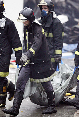 Huracanes tornados destrozos fotos imagenes fenomenos climaticos rayos truenos tormentas ojos investigaciones destrucciones argentina estados unidos mexico temporales www.wetherchannel.com pronosticos John Travolta,Nicholas Cage,Contracara,cirugias esteticas,rostro,lipoaspiraciones,medicina,cirujanos,operaciones,Maria Reich,Nazca,lineas,calendario astronomico,Peru,dibujos,astronomia,geometria,Bernd Teichert,mapas,Ana Mar&iacute;a Cogorno,ovnis,misterios,Cristobal Colon,Hernando,Diego,catedral Sevillana,Cartuja Pickman,Jos&eacute; Antonio Lorente,Granada,ADN;restos,Marcial Castro,antropologia,Republica Dominicana,www.egipto.com,Egipto,Keops,piramides,descubrimientos,Aton,Ankh,tumbas,sarcofacos,momias,embalsamamientos,Kefren,camaras secretas,Nefertiti,Amenofis,Nilo,inundaciones,Blade Runner,Ridley Scott, Richard Dawkins,Steven Pinker,Harrison Ford,Stephen Minger,Stanley Kubrick,Daryl Hanna,replicantes,androides,ciencia ficcion,Contactos,SHGb02+14a,proyecto SETI,Search for Extra Terrestial Intelligence,SETI@home,Robert Zemeckis,Jodie Foster,Dan Wertheimer,New Scientist,Arecibo,Puerto Rico,civilizaciones extraterrestres,Ma libert&eacute; de penser,Florent Pagny,Argentina,France,Patagonia,Argentine,Azucena Caama&ntilde;o,Savoir aimer,artistes,musique,musica,CD,cantores,ventas,compras,ranking,Paparazzi,Isabel Sartorius,Borbon,Ortiz Pati&ntilde;o,Vallejo Najera,Entrecanales,Mora Figueroa,Antonio Montero,Sainz Vicu&ntilde;a,Espa&ntilde;a,jet set,Mallorca,Ibiza,John Fitzgerald Kennedy,Lee Harvey Oswald,Vitaliy Fadeyev,Lawrence Berkeley,Carl Haber,Fidel Castro,Lyndon B. Johnson,Jackie,Onassis,Irma Roy,Carolina Papaleo,Osvaldo,diputada nacional,Congreso,Argentina,Raul Granillo Ocampo,politica,justicialismo,peronismo,cine,television,La Horqueta,San Isidro,que se vayan todos,diciembre 2001,2002,2003,2004,maria julia alsogaray,alvaros,,Roberto Mart&iacute;nez Medina,Maria Julia Alsogaray,Ra&uacute;l Granillo Ocampo,Jorge Rodr&iacute;guez,V&iacute;ctor Alderete,Claudia Bello,Angel Massa,Alfredo Yabran,Mario Pontaquarto,Nestor Carlos Kirchner,Cristina Elizabeth Fernandez,corrupcion,senado,general rodriguez,anibal,fernandez,alberto,fernando de la rua,ines pertine,eduardo duhalde,hilda chiche gonzalez,2000,2001,2002,2003,2004,Museos,www.louvre.fr,Leonardo Da Vinci,Gioconda,Mona Lisa,Italia,Francia,France,inventos,Italy,renacimiento,historia,cuadros,links,images,postcards,photos,fotos,imagenes,postales,pictures,historia,arqueologia,descubrimientos,culturales,agenda,infodiario,diario accion,buenos aires,argentina,Diario Accion de General Rodriguez, politica, actualidad, noticias e informacion, personalidades e instituciones, policiales, galerias de fotos; historia de General Rodriguez, sus origenes, edificios, estancias, habitos y costumbres, anecdotas, comercios e industrias, los fundadores, antiguas instituciones, fotos e imagenes; suplementos especiales: la crisis politica, economica y social de la Argentina, los acontecimientos de Diciembre de 2001, articulos y entrevistas; Emigracion: toda la informacion destinada a aquellos que desean emigrar, radicarse o estudiar en el exterior, visas, pasaportes, consejos, guias, informacion util, links; Trueque: novedades e informacion, links, estructura del trueque; el casamiento de Maxima Zorreguieta y el principe Guillermo Alejandro de Holanda; Guerra de Afganistan: galeria de imagenes e informacion sobre la primera guerra del siglo XXI; la guerra de Irak, Bagdad, Georges W. Bush, Saddam Husseim, el atentado a las torres Gemelas de Nueva York, las twin towers, el 11-s, y descripcion del hecho que conmovio al mundo; Empleo: consultoras, clasificados, agencias de empleo, consejos e informacion util, curriculum vitae, como confeccionarlos, noticias de actualidad; 
Los numeros de la crisis: Las consecuencias de la crisis politica, economica y social; estadisticas, pobreza, desnutricion, salud y asistencia; noticias regionales y provinciales, columnas y editoriales; informacion para negocios: pymes, links, empresas y negocios; Agenda Cultural con toda la informacion de cursos, universidades, talleres, escuelas y oportunidades, exposiciones de arte de la region; buscadores en Internet, Enlaces: links a los mejores sitios de educacion, cultura, arte, biografias, politica, interes general, web, Links del Diario Accion: RMS Titanic, su historia, su tragico viaje inaugural; historias, testimonios, documentos y articulos sobre el naufragio; links y sitios sobre el tema; la pelicula de Cameron, fotos e imagenes; suplementos especiales, Historia Argentina y de General Rodriguez, la llegada de la democracia en General Rodriguez, la asuncion de Juan Lumbreras como intendente en 1983, galeria de imagenes, sus palabras y los actos, su gabinete, festejos de la comunidad. Fundacion del pueblo de General Rodriguez, sus instituciones y personalidades relevantes, arquitectura y edificios, comercios e industrias, sus comienzos, estancias, inmigraciones italianas, espa&ntilde;olas, vascas e irlandesas, anecdotas y efemerides, sus hombres ilustres, el Hospital Vicente Lopez y Planes, su fundacion por las Damas de Beneficencia, el hundimiento del crucero General Belgrano, testimonios de ex combatientes y tripulantes, su comandante Hector Elias Bonzo, fotos e imagenes, recuerdos y homenajes, historia de la familia Bonzo de General Rodriguez, entrevistas y articulos periodisticos. La guerra de Malvinas en el Atlantico Sur, el conflicto belico con Gran Breta&ntilde;a de 1982, politicos relevantes, Benjamin Paez y Trueba, fotos antiguas de familias fundadoras, galerias de imagenes de pobladores, recorrida virtual por el antiguo General Rodriguez, el paso de la Infanta en 1910, historia de La Serenisima, la familia Mastellone, La Choza, Bernardo de Irigoyen, peronismo y radicalismo y muchisimo mas
