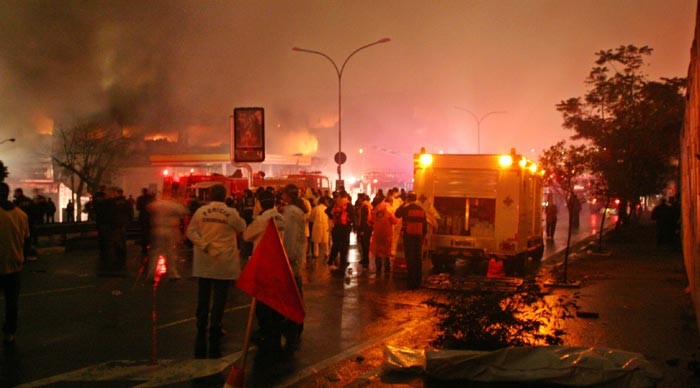 Huracanes tornados destrozos fotos imagenes fenomenos climaticos rayos truenos tormentas ojos investigaciones destrucciones argentina estados unidos mexico temporales www.wetherchannel.com pronosticos John Travolta,Nicholas Cage,Contracara,cirugias esteticas,rostro,lipoaspiraciones,medicina,cirujanos,operaciones,Maria Reich,Nazca,lineas,calendario astronomico,Peru,dibujos,astronomia,geometria,Bernd Teichert,mapas,Ana Mar&iacute;a Cogorno,ovnis,misterios,Cristobal Colon,Hernando,Diego,catedral Sevillana,Cartuja Pickman,Jos&eacute; Antonio Lorente,Granada,ADN;restos,Marcial Castro,antropologia,Republica Dominicana,www.egipto.com,Egipto,Keops,piramides,descubrimientos,Aton,Ankh,tumbas,sarcofacos,momias,embalsamamientos,Kefren,camaras secretas,Nefertiti,Amenofis,Nilo,inundaciones,Blade Runner,Ridley Scott, Richard Dawkins,Steven Pinker,Harrison Ford,Stephen Minger,Stanley Kubrick,Daryl Hanna,replicantes,androides,ciencia ficcion,Contactos,SHGb02+14a,proyecto SETI,Search for Extra Terrestial Intelligence,SETI@home,Robert Zemeckis,Jodie Foster,Dan Wertheimer,New Scientist,Arecibo,Puerto Rico,civilizaciones extraterrestres,Ma libert&eacute; de penser,Florent Pagny,Argentina,France,Patagonia,Argentine,Azucena Caama&ntilde;o,Savoir aimer,artistes,musique,musica,CD,cantores,ventas,compras,ranking,Paparazzi,Isabel Sartorius,Borbon,Ortiz Pati&ntilde;o,Vallejo Najera,Entrecanales,Mora Figueroa,Antonio Montero,Sainz Vicu&ntilde;a,Espa&ntilde;a,jet set,Mallorca,Ibiza,John Fitzgerald Kennedy,Lee Harvey Oswald,Vitaliy Fadeyev,Lawrence Berkeley,Carl Haber,Fidel Castro,Lyndon B. Johnson,Jackie,Onassis,Irma Roy,Carolina Papaleo,Osvaldo,diputada nacional,Congreso,Argentina,Raul Granillo Ocampo,politica,justicialismo,peronismo,cine,television,La Horqueta,San Isidro,que se vayan todos,diciembre 2001,2002,2003,2004,maria julia alsogaray,alvaros,,Roberto Mart&iacute;nez Medina,Maria Julia Alsogaray,Ra&uacute;l Granillo Ocampo,Jorge Rodr&iacute;guez,V&iacute;ctor Alderete,Claudia Bello,Angel Massa,Alfredo Yabran,Mario Pontaquarto,Nestor Carlos Kirchner,Cristina Elizabeth Fernandez,corrupcion,senado,general rodriguez,anibal,fernandez,alberto,fernando de la rua,ines pertine,eduardo duhalde,hilda chiche gonzalez,2000,2001,2002,2003,2004,Museos,www.louvre.fr,Leonardo Da Vinci,Gioconda,Mona Lisa,Italia,Francia,France,inventos,Italy,renacimiento,historia,cuadros,links,images,postcards,photos,fotos,imagenes,postales,pictures,historia,arqueologia,descubrimientos,culturales,agenda,infodiario,diario accion,buenos aires,argentina,Diario Accion de General Rodriguez, politica, actualidad, noticias e informacion, personalidades e instituciones, policiales, galerias de fotos; historia de General Rodriguez, sus origenes, edificios, estancias, habitos y costumbres, anecdotas, comercios e industrias, los fundadores, antiguas instituciones, fotos e imagenes; suplementos especiales: la crisis politica, economica y social de la Argentina, los acontecimientos de Diciembre de 2001, articulos y entrevistas; Emigracion: toda la informacion destinada a aquellos que desean emigrar, radicarse o estudiar en el exterior, visas, pasaportes, consejos, guias, informacion util, links; Trueque: novedades e informacion, links, estructura del trueque; el casamiento de Maxima Zorreguieta y el principe Guillermo Alejandro de Holanda; Guerra de Afganistan: galeria de imagenes e informacion sobre la primera guerra del siglo XXI; la guerra de Irak, Bagdad, Georges W. Bush, Saddam Husseim, el atentado a las torres Gemelas de Nueva York, las twin towers, el 11-s, y descripcion del hecho que conmovio al mundo; Empleo: consultoras, clasificados, agencias de empleo, consejos e informacion util, curriculum vitae, como confeccionarlos, noticias de actualidad; 
Los numeros de la crisis: Las consecuencias de la crisis politica, economica y social; estadisticas, pobreza, desnutricion, salud y asistencia; noticias regionales y provinciales, columnas y editoriales; informacion para negocios: pymes, links, empresas y negocios; Agenda Cultural con toda la informacion de cursos, universidades, talleres, escuelas y oportunidades, exposiciones de arte de la region; buscadores en Internet, Enlaces: links a los mejores sitios de educacion, cultura, arte, biografias, politica, interes general, web, Links del Diario Accion: RMS Titanic, su historia, su tragico viaje inaugural; historias, testimonios, documentos y articulos sobre el naufragio; links y sitios sobre el tema; la pelicula de Cameron, fotos e imagenes; suplementos especiales, Historia Argentina y de General Rodriguez, la llegada de la democracia en General Rodriguez, la asuncion de Juan Lumbreras como intendente en 1983, galeria de imagenes, sus palabras y los actos, su gabinete, festejos de la comunidad. Fundacion del pueblo de General Rodriguez, sus instituciones y personalidades relevantes, arquitectura y edificios, comercios e industrias, sus comienzos, estancias, inmigraciones italianas, espa&ntilde;olas, vascas e irlandesas, anecdotas y efemerides, sus hombres ilustres, el Hospital Vicente Lopez y Planes, su fundacion por las Damas de Beneficencia, el hundimiento del crucero General Belgrano, testimonios de ex combatientes y tripulantes, su comandante Hector Elias Bonzo, fotos e imagenes, recuerdos y homenajes, historia de la familia Bonzo de General Rodriguez, entrevistas y articulos periodisticos. La guerra de Malvinas en el Atlantico Sur, el conflicto belico con Gran Breta&ntilde;a de 1982, politicos relevantes, Benjamin Paez y Trueba, fotos antiguas de familias fundadoras, galerias de imagenes de pobladores, recorrida virtual por el antiguo General Rodriguez, el paso de la Infanta en 1910, historia de La Serenisima, la familia Mastellone, La Choza, Bernardo de Irigoyen, peronismo y radicalismo y muchisimo mas