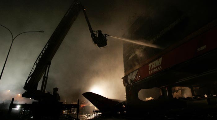 Huracanes tornados destrozos fotos imagenes fenomenos climaticos rayos truenos tormentas ojos investigaciones destrucciones argentina estados unidos mexico temporales www.wetherchannel.com pronosticos John Travolta,Nicholas Cage,Contracara,cirugias esteticas,rostro,lipoaspiraciones,medicina,cirujanos,operaciones,Maria Reich,Nazca,lineas,calendario astronomico,Peru,dibujos,astronomia,geometria,Bernd Teichert,mapas,Ana Mar&iacute;a Cogorno,ovnis,misterios,Cristobal Colon,Hernando,Diego,catedral Sevillana,Cartuja Pickman,Jos&eacute; Antonio Lorente,Granada,ADN;restos,Marcial Castro,antropologia,Republica Dominicana,www.egipto.com,Egipto,Keops,piramides,descubrimientos,Aton,Ankh,tumbas,sarcofacos,momias,embalsamamientos,Kefren,camaras secretas,Nefertiti,Amenofis,Nilo,inundaciones,Blade Runner,Ridley Scott, Richard Dawkins,Steven Pinker,Harrison Ford,Stephen Minger,Stanley Kubrick,Daryl Hanna,replicantes,androides,ciencia ficcion,Contactos,SHGb02+14a,proyecto SETI,Search for Extra Terrestial Intelligence,SETI@home,Robert Zemeckis,Jodie Foster,Dan Wertheimer,New Scientist,Arecibo,Puerto Rico,civilizaciones extraterrestres,Ma libert&eacute; de penser,Florent Pagny,Argentina,France,Patagonia,Argentine,Azucena Caama&ntilde;o,Savoir aimer,artistes,musique,musica,CD,cantores,ventas,compras,ranking,Paparazzi,Isabel Sartorius,Borbon,Ortiz Pati&ntilde;o,Vallejo Najera,Entrecanales,Mora Figueroa,Antonio Montero,Sainz Vicu&ntilde;a,Espa&ntilde;a,jet set,Mallorca,Ibiza,John Fitzgerald Kennedy,Lee Harvey Oswald,Vitaliy Fadeyev,Lawrence Berkeley,Carl Haber,Fidel Castro,Lyndon B. Johnson,Jackie,Onassis,Irma Roy,Carolina Papaleo,Osvaldo,diputada nacional,Congreso,Argentina,Raul Granillo Ocampo,politica,justicialismo,peronismo,cine,television,La Horqueta,San Isidro,que se vayan todos,diciembre 2001,2002,2003,2004,maria julia alsogaray,alvaros,,Roberto Mart&iacute;nez Medina,Maria Julia Alsogaray,Ra&uacute;l Granillo Ocampo,Jorge Rodr&iacute;guez,V&iacute;ctor Alderete,Claudia Bello,Angel Massa,Alfredo Yabran,Mario Pontaquarto,Nestor Carlos Kirchner,Cristina Elizabeth Fernandez,corrupcion,senado,general rodriguez,anibal,fernandez,alberto,fernando de la rua,ines pertine,eduardo duhalde,hilda chiche gonzalez,2000,2001,2002,2003,2004,Museos,www.louvre.fr,Leonardo Da Vinci,Gioconda,Mona Lisa,Italia,Francia,France,inventos,Italy,renacimiento,historia,cuadros,links,images,postcards,photos,fotos,imagenes,postales,pictures,historia,arqueologia,descubrimientos,culturales,agenda,infodiario,diario accion,buenos aires,argentina,Diario Accion de General Rodriguez, politica, actualidad, noticias e informacion, personalidades e instituciones, policiales, galerias de fotos; historia de General Rodriguez, sus origenes, edificios, estancias, habitos y costumbres, anecdotas, comercios e industrias, los fundadores, antiguas instituciones, fotos e imagenes; suplementos especiales: la crisis politica, economica y social de la Argentina, los acontecimientos de Diciembre de 2001, articulos y entrevistas; Emigracion: toda la informacion destinada a aquellos que desean emigrar, radicarse o estudiar en el exterior, visas, pasaportes, consejos, guias, informacion util, links; Trueque: novedades e informacion, links, estructura del trueque; el casamiento de Maxima Zorreguieta y el principe Guillermo Alejandro de Holanda; Guerra de Afganistan: galeria de imagenes e informacion sobre la primera guerra del siglo XXI; la guerra de Irak, Bagdad, Georges W. Bush, Saddam Husseim, el atentado a las torres Gemelas de Nueva York, las twin towers, el 11-s, y descripcion del hecho que conmovio al mundo; Empleo: consultoras, clasificados, agencias de empleo, consejos e informacion util, curriculum vitae, como confeccionarlos, noticias de actualidad; 
Los numeros de la crisis: Las consecuencias de la crisis politica, economica y social; estadisticas, pobreza, desnutricion, salud y asistencia; noticias regionales y provinciales, columnas y editoriales; informacion para negocios: pymes, links, empresas y negocios; Agenda Cultural con toda la informacion de cursos, universidades, talleres, escuelas y oportunidades, exposiciones de arte de la region; buscadores en Internet, Enlaces: links a los mejores sitios de educacion, cultura, arte, biografias, politica, interes general, web, Links del Diario Accion: RMS Titanic, su historia, su tragico viaje inaugural; historias, testimonios, documentos y articulos sobre el naufragio; links y sitios sobre el tema; la pelicula de Cameron, fotos e imagenes; suplementos especiales, Historia Argentina y de General Rodriguez, la llegada de la democracia en General Rodriguez, la asuncion de Juan Lumbreras como intendente en 1983, galeria de imagenes, sus palabras y los actos, su gabinete, festejos de la comunidad. Fundacion del pueblo de General Rodriguez, sus instituciones y personalidades relevantes, arquitectura y edificios, comercios e industrias, sus comienzos, estancias, inmigraciones italianas, espa&ntilde;olas, vascas e irlandesas, anecdotas y efemerides, sus hombres ilustres, el Hospital Vicente Lopez y Planes, su fundacion por las Damas de Beneficencia, el hundimiento del crucero General Belgrano, testimonios de ex combatientes y tripulantes, su comandante Hector Elias Bonzo, fotos e imagenes, recuerdos y homenajes, historia de la familia Bonzo de General Rodriguez, entrevistas y articulos periodisticos. La guerra de Malvinas en el Atlantico Sur, el conflicto belico con Gran Breta&ntilde;a de 1982, politicos relevantes, Benjamin Paez y Trueba, fotos antiguas de familias fundadoras, galerias de imagenes de pobladores, recorrida virtual por el antiguo General Rodriguez, el paso de la Infanta en 1910, historia de La Serenisima, la familia Mastellone, La Choza, Bernardo de Irigoyen, peronismo y radicalismo y muchisimo mas