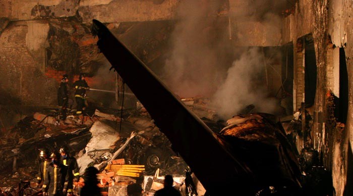 Huracanes tornados destrozos fotos imagenes fenomenos climaticos rayos truenos tormentas ojos investigaciones destrucciones argentina estados unidos mexico temporales www.wetherchannel.com pronosticos John Travolta,Nicholas Cage,Contracara,cirugias esteticas,rostro,lipoaspiraciones,medicina,cirujanos,operaciones,Maria Reich,Nazca,lineas,calendario astronomico,Peru,dibujos,astronomia,geometria,Bernd Teichert,mapas,Ana Mar&iacute;a Cogorno,ovnis,misterios,Cristobal Colon,Hernando,Diego,catedral Sevillana,Cartuja Pickman,Jos&eacute; Antonio Lorente,Granada,ADN;restos,Marcial Castro,antropologia,Republica Dominicana,www.egipto.com,Egipto,Keops,piramides,descubrimientos,Aton,Ankh,tumbas,sarcofacos,momias,embalsamamientos,Kefren,camaras secretas,Nefertiti,Amenofis,Nilo,inundaciones,Blade Runner,Ridley Scott, Richard Dawkins,Steven Pinker,Harrison Ford,Stephen Minger,Stanley Kubrick,Daryl Hanna,replicantes,androides,ciencia ficcion,Contactos,SHGb02+14a,proyecto SETI,Search for Extra Terrestial Intelligence,SETI@home,Robert Zemeckis,Jodie Foster,Dan Wertheimer,New Scientist,Arecibo,Puerto Rico,civilizaciones extraterrestres,Ma libert&eacute; de penser,Florent Pagny,Argentina,France,Patagonia,Argentine,Azucena Caama&ntilde;o,Savoir aimer,artistes,musique,musica,CD,cantores,ventas,compras,ranking,Paparazzi,Isabel Sartorius,Borbon,Ortiz Pati&ntilde;o,Vallejo Najera,Entrecanales,Mora Figueroa,Antonio Montero,Sainz Vicu&ntilde;a,Espa&ntilde;a,jet set,Mallorca,Ibiza,John Fitzgerald Kennedy,Lee Harvey Oswald,Vitaliy Fadeyev,Lawrence Berkeley,Carl Haber,Fidel Castro,Lyndon B. Johnson,Jackie,Onassis,Irma Roy,Carolina Papaleo,Osvaldo,diputada nacional,Congreso,Argentina,Raul Granillo Ocampo,politica,justicialismo,peronismo,cine,television,La Horqueta,San Isidro,que se vayan todos,diciembre 2001,2002,2003,2004,maria julia alsogaray,alvaros,,Roberto Mart&iacute;nez Medina,Maria Julia Alsogaray,Ra&uacute;l Granillo Ocampo,Jorge Rodr&iacute;guez,V&iacute;ctor Alderete,Claudia Bello,Angel Massa,Alfredo Yabran,Mario Pontaquarto,Nestor Carlos Kirchner,Cristina Elizabeth Fernandez,corrupcion,senado,general rodriguez,anibal,fernandez,alberto,fernando de la rua,ines pertine,eduardo duhalde,hilda chiche gonzalez,2000,2001,2002,2003,2004,Museos,www.louvre.fr,Leonardo Da Vinci,Gioconda,Mona Lisa,Italia,Francia,France,inventos,Italy,renacimiento,historia,cuadros,links,images,postcards,photos,fotos,imagenes,postales,pictures,historia,arqueologia,descubrimientos,culturales,agenda,infodiario,diario accion,buenos aires,argentina,Diario Accion de General Rodriguez, politica, actualidad, noticias e informacion, personalidades e instituciones, policiales, galerias de fotos; historia de General Rodriguez, sus origenes, edificios, estancias, habitos y costumbres, anecdotas, comercios e industrias, los fundadores, antiguas instituciones, fotos e imagenes; suplementos especiales: la crisis politica, economica y social de la Argentina, los acontecimientos de Diciembre de 2001, articulos y entrevistas; Emigracion: toda la informacion destinada a aquellos que desean emigrar, radicarse o estudiar en el exterior, visas, pasaportes, consejos, guias, informacion util, links; Trueque: novedades e informacion, links, estructura del trueque; el casamiento de Maxima Zorreguieta y el principe Guillermo Alejandro de Holanda; Guerra de Afganistan: galeria de imagenes e informacion sobre la primera guerra del siglo XXI; la guerra de Irak, Bagdad, Georges W. Bush, Saddam Husseim, el atentado a las torres Gemelas de Nueva York, las twin towers, el 11-s, y descripcion del hecho que conmovio al mundo; Empleo: consultoras, clasificados, agencias de empleo, consejos e informacion util, curriculum vitae, como confeccionarlos, noticias de actualidad; 
Los numeros de la crisis: Las consecuencias de la crisis politica, economica y social; estadisticas, pobreza, desnutricion, salud y asistencia; noticias regionales y provinciales, columnas y editoriales; informacion para negocios: pymes, links, empresas y negocios; Agenda Cultural con toda la informacion de cursos, universidades, talleres, escuelas y oportunidades, exposiciones de arte de la region; buscadores en Internet, Enlaces: links a los mejores sitios de educacion, cultura, arte, biografias, politica, interes general, web, Links del Diario Accion: RMS Titanic, su historia, su tragico viaje inaugural; historias, testimonios, documentos y articulos sobre el naufragio; links y sitios sobre el tema; la pelicula de Cameron, fotos e imagenes; suplementos especiales, Historia Argentina y de General Rodriguez, la llegada de la democracia en General Rodriguez, la asuncion de Juan Lumbreras como intendente en 1983, galeria de imagenes, sus palabras y los actos, su gabinete, festejos de la comunidad. Fundacion del pueblo de General Rodriguez, sus instituciones y personalidades relevantes, arquitectura y edificios, comercios e industrias, sus comienzos, estancias, inmigraciones italianas, espa&ntilde;olas, vascas e irlandesas, anecdotas y efemerides, sus hombres ilustres, el Hospital Vicente Lopez y Planes, su fundacion por las Damas de Beneficencia, el hundimiento del crucero General Belgrano, testimonios de ex combatientes y tripulantes, su comandante Hector Elias Bonzo, fotos e imagenes, recuerdos y homenajes, historia de la familia Bonzo de General Rodriguez, entrevistas y articulos periodisticos. La guerra de Malvinas en el Atlantico Sur, el conflicto belico con Gran Breta&ntilde;a de 1982, politicos relevantes, Benjamin Paez y Trueba, fotos antiguas de familias fundadoras, galerias de imagenes de pobladores, recorrida virtual por el antiguo General Rodriguez, el paso de la Infanta en 1910, historia de La Serenisima, la familia Mastellone, La Choza, Bernardo de Irigoyen, peronismo y radicalismo y muchisimo mas