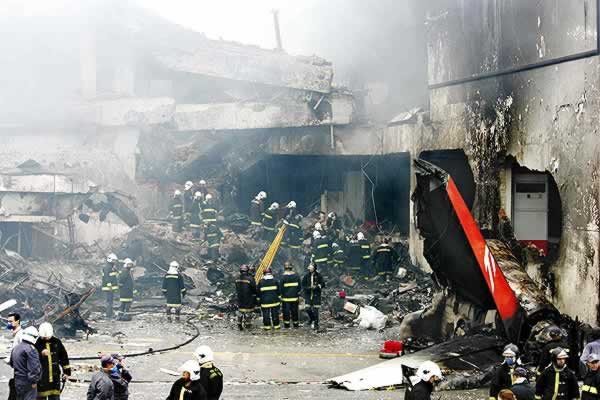 Huracanes tornados destrozos fotos imagenes fenomenos climaticos rayos truenos tormentas ojos investigaciones destrucciones argentina estados unidos mexico temporales www.wetherchannel.com pronosticos John Travolta,Nicholas Cage,Contracara,cirugias esteticas,rostro,lipoaspiraciones,medicina,cirujanos,operaciones,Maria Reich,Nazca,lineas,calendario astronomico,Peru,dibujos,astronomia,geometria,Bernd Teichert,mapas,Ana Mar&iacute;a Cogorno,ovnis,misterios,Cristobal Colon,Hernando,Diego,catedral Sevillana,Cartuja Pickman,Jos&eacute; Antonio Lorente,Granada,ADN;restos,Marcial Castro,antropologia,Republica Dominicana,www.egipto.com,Egipto,Keops,piramides,descubrimientos,Aton,Ankh,tumbas,sarcofacos,momias,embalsamamientos,Kefren,camaras secretas,Nefertiti,Amenofis,Nilo,inundaciones,Blade Runner,Ridley Scott, Richard Dawkins,Steven Pinker,Harrison Ford,Stephen Minger,Stanley Kubrick,Daryl Hanna,replicantes,androides,ciencia ficcion,Contactos,SHGb02+14a,proyecto SETI,Search for Extra Terrestial Intelligence,SETI@home,Robert Zemeckis,Jodie Foster,Dan Wertheimer,New Scientist,Arecibo,Puerto Rico,civilizaciones extraterrestres,Ma libert&eacute; de penser,Florent Pagny,Argentina,France,Patagonia,Argentine,Azucena Caama&ntilde;o,Savoir aimer,artistes,musique,musica,CD,cantores,ventas,compras,ranking,Paparazzi,Isabel Sartorius,Borbon,Ortiz Pati&ntilde;o,Vallejo Najera,Entrecanales,Mora Figueroa,Antonio Montero,Sainz Vicu&ntilde;a,Espa&ntilde;a,jet set,Mallorca,Ibiza,John Fitzgerald Kennedy,Lee Harvey Oswald,Vitaliy Fadeyev,Lawrence Berkeley,Carl Haber,Fidel Castro,Lyndon B. Johnson,Jackie,Onassis,Irma Roy,Carolina Papaleo,Osvaldo,diputada nacional,Congreso,Argentina,Raul Granillo Ocampo,politica,justicialismo,peronismo,cine,television,La Horqueta,San Isidro,que se vayan todos,diciembre 2001,2002,2003,2004,maria julia alsogaray,alvaros,,Roberto Mart&iacute;nez Medina,Maria Julia Alsogaray,Ra&uacute;l Granillo Ocampo,Jorge Rodr&iacute;guez,V&iacute;ctor Alderete,Claudia Bello,Angel Massa,Alfredo Yabran,Mario Pontaquarto,Nestor Carlos Kirchner,Cristina Elizabeth Fernandez,corrupcion,senado,general rodriguez,anibal,fernandez,alberto,fernando de la rua,ines pertine,eduardo duhalde,hilda chiche gonzalez,2000,2001,2002,2003,2004,Museos,www.louvre.fr,Leonardo Da Vinci,Gioconda,Mona Lisa,Italia,Francia,France,inventos,Italy,renacimiento,historia,cuadros,links,images,postcards,photos,fotos,imagenes,postales,pictures,historia,arqueologia,descubrimientos,culturales,agenda,infodiario,diario accion,buenos aires,argentina,Diario Accion de General Rodriguez, politica, actualidad, noticias e informacion, personalidades e instituciones, policiales, galerias de fotos; historia de General Rodriguez, sus origenes, edificios, estancias, habitos y costumbres, anecdotas, comercios e industrias, los fundadores, antiguas instituciones, fotos e imagenes; suplementos especiales: la crisis politica, economica y social de la Argentina, los acontecimientos de Diciembre de 2001, articulos y entrevistas; Emigracion: toda la informacion destinada a aquellos que desean emigrar, radicarse o estudiar en el exterior, visas, pasaportes, consejos, guias, informacion util, links; Trueque: novedades e informacion, links, estructura del trueque; el casamiento de Maxima Zorreguieta y el principe Guillermo Alejandro de Holanda; Guerra de Afganistan: galeria de imagenes e informacion sobre la primera guerra del siglo XXI; la guerra de Irak, Bagdad, Georges W. Bush, Saddam Husseim, el atentado a las torres Gemelas de Nueva York, las twin towers, el 11-s, y descripcion del hecho que conmovio al mundo; Empleo: consultoras, clasificados, agencias de empleo, consejos e informacion util, curriculum vitae, como confeccionarlos, noticias de actualidad; 
Los numeros de la crisis: Las consecuencias de la crisis politica, economica y social; estadisticas, pobreza, desnutricion, salud y asistencia; noticias regionales y provinciales, columnas y editoriales; informacion para negocios: pymes, links, empresas y negocios; Agenda Cultural con toda la informacion de cursos, universidades, talleres, escuelas y oportunidades, exposiciones de arte de la region; buscadores en Internet, Enlaces: links a los mejores sitios de educacion, cultura, arte, biografias, politica, interes general, web, Links del Diario Accion: RMS Titanic, su historia, su tragico viaje inaugural; historias, testimonios, documentos y articulos sobre el naufragio; links y sitios sobre el tema; la pelicula de Cameron, fotos e imagenes; suplementos especiales, Historia Argentina y de General Rodriguez, la llegada de la democracia en General Rodriguez, la asuncion de Juan Lumbreras como intendente en 1983, galeria de imagenes, sus palabras y los actos, su gabinete, festejos de la comunidad. Fundacion del pueblo de General Rodriguez, sus instituciones y personalidades relevantes, arquitectura y edificios, comercios e industrias, sus comienzos, estancias, inmigraciones italianas, espa&ntilde;olas, vascas e irlandesas, anecdotas y efemerides, sus hombres ilustres, el Hospital Vicente Lopez y Planes, su fundacion por las Damas de Beneficencia, el hundimiento del crucero General Belgrano, testimonios de ex combatientes y tripulantes, su comandante Hector Elias Bonzo, fotos e imagenes, recuerdos y homenajes, historia de la familia Bonzo de General Rodriguez, entrevistas y articulos periodisticos. La guerra de Malvinas en el Atlantico Sur, el conflicto belico con Gran Breta&ntilde;a de 1982, politicos relevantes, Benjamin Paez y Trueba, fotos antiguas de familias fundadoras, galerias de imagenes de pobladores, recorrida virtual por el antiguo General Rodriguez, el paso de la Infanta en 1910, historia de La Serenisima, la familia Mastellone, La Choza, Bernardo de Irigoyen, peronismo y radicalismo y muchisimo mas