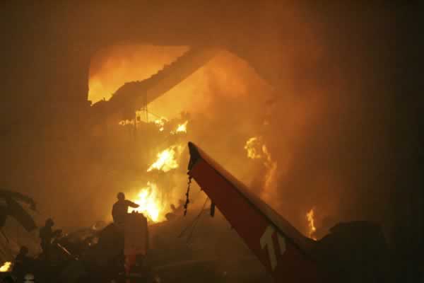 Huracanes tornados destrozos fotos imagenes fenomenos climaticos rayos truenos tormentas ojos investigaciones destrucciones argentina estados unidos mexico temporales www.wetherchannel.com pronosticos John Travolta,Nicholas Cage,Contracara,cirugias esteticas,rostro,lipoaspiraciones,medicina,cirujanos,operaciones,Maria Reich,Nazca,lineas,calendario astronomico,Peru,dibujos,astronomia,geometria,Bernd Teichert,mapas,Ana Mar&iacute;a Cogorno,ovnis,misterios,Cristobal Colon,Hernando,Diego,catedral Sevillana,Cartuja Pickman,Jos&eacute; Antonio Lorente,Granada,ADN;restos,Marcial Castro,antropologia,Republica Dominicana,www.egipto.com,Egipto,Keops,piramides,descubrimientos,Aton,Ankh,tumbas,sarcofacos,momias,embalsamamientos,Kefren,camaras secretas,Nefertiti,Amenofis,Nilo,inundaciones,Blade Runner,Ridley Scott, Richard Dawkins,Steven Pinker,Harrison Ford,Stephen Minger,Stanley Kubrick,Daryl Hanna,replicantes,androides,ciencia ficcion,Contactos,SHGb02+14a,proyecto SETI,Search for Extra Terrestial Intelligence,SETI@home,Robert Zemeckis,Jodie Foster,Dan Wertheimer,New Scientist,Arecibo,Puerto Rico,civilizaciones extraterrestres,Ma libert&eacute; de penser,Florent Pagny,Argentina,France,Patagonia,Argentine,Azucena Caama&ntilde;o,Savoir aimer,artistes,musique,musica,CD,cantores,ventas,compras,ranking,Paparazzi,Isabel Sartorius,Borbon,Ortiz Pati&ntilde;o,Vallejo Najera,Entrecanales,Mora Figueroa,Antonio Montero,Sainz Vicu&ntilde;a,Espa&ntilde;a,jet set,Mallorca,Ibiza,John Fitzgerald Kennedy,Lee Harvey Oswald,Vitaliy Fadeyev,Lawrence Berkeley,Carl Haber,Fidel Castro,Lyndon B. Johnson,Jackie,Onassis,Irma Roy,Carolina Papaleo,Osvaldo,diputada nacional,Congreso,Argentina,Raul Granillo Ocampo,politica,justicialismo,peronismo,cine,television,La Horqueta,San Isidro,que se vayan todos,diciembre 2001,2002,2003,2004,maria julia alsogaray,alvaros,,Roberto Mart&iacute;nez Medina,Maria Julia Alsogaray,Ra&uacute;l Granillo Ocampo,Jorge Rodr&iacute;guez,V&iacute;ctor Alderete,Claudia Bello,Angel Massa,Alfredo Yabran,Mario Pontaquarto,Nestor Carlos Kirchner,Cristina Elizabeth Fernandez,corrupcion,senado,general rodriguez,anibal,fernandez,alberto,fernando de la rua,ines pertine,eduardo duhalde,hilda chiche gonzalez,2000,2001,2002,2003,2004,Museos,www.louvre.fr,Leonardo Da Vinci,Gioconda,Mona Lisa,Italia,Francia,France,inventos,Italy,renacimiento,historia,cuadros,links,images,postcards,photos,fotos,imagenes,postales,pictures,historia,arqueologia,descubrimientos,culturales,agenda,infodiario,diario accion,buenos aires,argentina,Diario Accion de General Rodriguez, politica, actualidad, noticias e informacion, personalidades e instituciones, policiales, galerias de fotos; historia de General Rodriguez, sus origenes, edificios, estancias, habitos y costumbres, anecdotas, comercios e industrias, los fundadores, antiguas instituciones, fotos e imagenes; suplementos especiales: la crisis politica, economica y social de la Argentina, los acontecimientos de Diciembre de 2001, articulos y entrevistas; Emigracion: toda la informacion destinada a aquellos que desean emigrar, radicarse o estudiar en el exterior, visas, pasaportes, consejos, guias, informacion util, links; Trueque: novedades e informacion, links, estructura del trueque; el casamiento de Maxima Zorreguieta y el principe Guillermo Alejandro de Holanda; Guerra de Afganistan: galeria de imagenes e informacion sobre la primera guerra del siglo XXI; la guerra de Irak, Bagdad, Georges W. Bush, Saddam Husseim, el atentado a las torres Gemelas de Nueva York, las twin towers, el 11-s, y descripcion del hecho que conmovio al mundo; Empleo: consultoras, clasificados, agencias de empleo, consejos e informacion util, curriculum vitae, como confeccionarlos, noticias de actualidad; 
Los numeros de la crisis: Las consecuencias de la crisis politica, economica y social; estadisticas, pobreza, desnutricion, salud y asistencia; noticias regionales y provinciales, columnas y editoriales; informacion para negocios: pymes, links, empresas y negocios; Agenda Cultural con toda la informacion de cursos, universidades, talleres, escuelas y oportunidades, exposiciones de arte de la region; buscadores en Internet, Enlaces: links a los mejores sitios de educacion, cultura, arte, biografias, politica, interes general, web, Links del Diario Accion: RMS Titanic, su historia, su tragico viaje inaugural; historias, testimonios, documentos y articulos sobre el naufragio; links y sitios sobre el tema; la pelicula de Cameron, fotos e imagenes; suplementos especiales, Historia Argentina y de General Rodriguez, la llegada de la democracia en General Rodriguez, la asuncion de Juan Lumbreras como intendente en 1983, galeria de imagenes, sus palabras y los actos, su gabinete, festejos de la comunidad. Fundacion del pueblo de General Rodriguez, sus instituciones y personalidades relevantes, arquitectura y edificios, comercios e industrias, sus comienzos, estancias, inmigraciones italianas, espa&ntilde;olas, vascas e irlandesas, anecdotas y efemerides, sus hombres ilustres, el Hospital Vicente Lopez y Planes, su fundacion por las Damas de Beneficencia, el hundimiento del crucero General Belgrano, testimonios de ex combatientes y tripulantes, su comandante Hector Elias Bonzo, fotos e imagenes, recuerdos y homenajes, historia de la familia Bonzo de General Rodriguez, entrevistas y articulos periodisticos. La guerra de Malvinas en el Atlantico Sur, el conflicto belico con Gran Breta&ntilde;a de 1982, politicos relevantes, Benjamin Paez y Trueba, fotos antiguas de familias fundadoras, galerias de imagenes de pobladores, recorrida virtual por el antiguo General Rodriguez, el paso de la Infanta en 1910, historia de La Serenisima, la familia Mastellone, La Choza, Bernardo de Irigoyen, peronismo y radicalismo y muchisimo mas