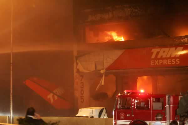 Huracanes tornados destrozos fotos imagenes fenomenos climaticos rayos truenos tormentas ojos investigaciones destrucciones argentina estados unidos mexico temporales www.wetherchannel.com pronosticos John Travolta,Nicholas Cage,Contracara,cirugias esteticas,rostro,lipoaspiraciones,medicina,cirujanos,operaciones,Maria Reich,Nazca,lineas,calendario astronomico,Peru,dibujos,astronomia,geometria,Bernd Teichert,mapas,Ana Mar&iacute;a Cogorno,ovnis,misterios,Cristobal Colon,Hernando,Diego,catedral Sevillana,Cartuja Pickman,Jos&eacute; Antonio Lorente,Granada,ADN;restos,Marcial Castro,antropologia,Republica Dominicana,www.egipto.com,Egipto,Keops,piramides,descubrimientos,Aton,Ankh,tumbas,sarcofacos,momias,embalsamamientos,Kefren,camaras secretas,Nefertiti,Amenofis,Nilo,inundaciones,Blade Runner,Ridley Scott, Richard Dawkins,Steven Pinker,Harrison Ford,Stephen Minger,Stanley Kubrick,Daryl Hanna,replicantes,androides,ciencia ficcion,Contactos,SHGb02+14a,proyecto SETI,Search for Extra Terrestial Intelligence,SETI@home,Robert Zemeckis,Jodie Foster,Dan Wertheimer,New Scientist,Arecibo,Puerto Rico,civilizaciones extraterrestres,Ma libert&eacute; de penser,Florent Pagny,Argentina,France,Patagonia,Argentine,Azucena Caama&ntilde;o,Savoir aimer,artistes,musique,musica,CD,cantores,ventas,compras,ranking,Paparazzi,Isabel Sartorius,Borbon,Ortiz Pati&ntilde;o,Vallejo Najera,Entrecanales,Mora Figueroa,Antonio Montero,Sainz Vicu&ntilde;a,Espa&ntilde;a,jet set,Mallorca,Ibiza,John Fitzgerald Kennedy,Lee Harvey Oswald,Vitaliy Fadeyev,Lawrence Berkeley,Carl Haber,Fidel Castro,Lyndon B. Johnson,Jackie,Onassis,Irma Roy,Carolina Papaleo,Osvaldo,diputada nacional,Congreso,Argentina,Raul Granillo Ocampo,politica,justicialismo,peronismo,cine,television,La Horqueta,San Isidro,que se vayan todos,diciembre 2001,2002,2003,2004,maria julia alsogaray,alvaros,,Roberto Mart&iacute;nez Medina,Maria Julia Alsogaray,Ra&uacute;l Granillo Ocampo,Jorge Rodr&iacute;guez,V&iacute;ctor Alderete,Claudia Bello,Angel Massa,Alfredo Yabran,Mario Pontaquarto,Nestor Carlos Kirchner,Cristina Elizabeth Fernandez,corrupcion,senado,general rodriguez,anibal,fernandez,alberto,fernando de la rua,ines pertine,eduardo duhalde,hilda chiche gonzalez,2000,2001,2002,2003,2004,Museos,www.louvre.fr,Leonardo Da Vinci,Gioconda,Mona Lisa,Italia,Francia,France,inventos,Italy,renacimiento,historia,cuadros,links,images,postcards,photos,fotos,imagenes,postales,pictures,historia,arqueologia,descubrimientos,culturales,agenda,infodiario,diario accion,buenos aires,argentina,Diario Accion de General Rodriguez, politica, actualidad, noticias e informacion, personalidades e instituciones, policiales, galerias de fotos; historia de General Rodriguez, sus origenes, edificios, estancias, habitos y costumbres, anecdotas, comercios e industrias, los fundadores, antiguas instituciones, fotos e imagenes; suplementos especiales: la crisis politica, economica y social de la Argentina, los acontecimientos de Diciembre de 2001, articulos y entrevistas; Emigracion: toda la informacion destinada a aquellos que desean emigrar, radicarse o estudiar en el exterior, visas, pasaportes, consejos, guias, informacion util, links; Trueque: novedades e informacion, links, estructura del trueque; el casamiento de Maxima Zorreguieta y el principe Guillermo Alejandro de Holanda; Guerra de Afganistan: galeria de imagenes e informacion sobre la primera guerra del siglo XXI; la guerra de Irak, Bagdad, Georges W. Bush, Saddam Husseim, el atentado a las torres Gemelas de Nueva York, las twin towers, el 11-s, y descripcion del hecho que conmovio al mundo; Empleo: consultoras, clasificados, agencias de empleo, consejos e informacion util, curriculum vitae, como confeccionarlos, noticias de actualidad; 
Los numeros de la crisis: Las consecuencias de la crisis politica, economica y social; estadisticas, pobreza, desnutricion, salud y asistencia; noticias regionales y provinciales, columnas y editoriales; informacion para negocios: pymes, links, empresas y negocios; Agenda Cultural con toda la informacion de cursos, universidades, talleres, escuelas y oportunidades, exposiciones de arte de la region; buscadores en Internet, Enlaces: links a los mejores sitios de educacion, cultura, arte, biografias, politica, interes general, web, Links del Diario Accion: RMS Titanic, su historia, su tragico viaje inaugural; historias, testimonios, documentos y articulos sobre el naufragio; links y sitios sobre el tema; la pelicula de Cameron, fotos e imagenes; suplementos especiales, Historia Argentina y de General Rodriguez, la llegada de la democracia en General Rodriguez, la asuncion de Juan Lumbreras como intendente en 1983, galeria de imagenes, sus palabras y los actos, su gabinete, festejos de la comunidad. Fundacion del pueblo de General Rodriguez, sus instituciones y personalidades relevantes, arquitectura y edificios, comercios e industrias, sus comienzos, estancias, inmigraciones italianas, espa&ntilde;olas, vascas e irlandesas, anecdotas y efemerides, sus hombres ilustres, el Hospital Vicente Lopez y Planes, su fundacion por las Damas de Beneficencia, el hundimiento del crucero General Belgrano, testimonios de ex combatientes y tripulantes, su comandante Hector Elias Bonzo, fotos e imagenes, recuerdos y homenajes, historia de la familia Bonzo de General Rodriguez, entrevistas y articulos periodisticos. La guerra de Malvinas en el Atlantico Sur, el conflicto belico con Gran Breta&ntilde;a de 1982, politicos relevantes, Benjamin Paez y Trueba, fotos antiguas de familias fundadoras, galerias de imagenes de pobladores, recorrida virtual por el antiguo General Rodriguez, el paso de la Infanta en 1910, historia de La Serenisima, la familia Mastellone, La Choza, Bernardo de Irigoyen, peronismo y radicalismo y muchisimo mas