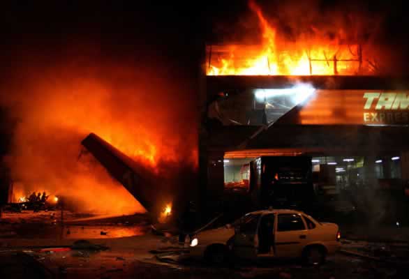 Huracanes tornados destrozos fotos imagenes fenomenos climaticos rayos truenos tormentas ojos investigaciones destrucciones argentina estados unidos mexico temporales www.wetherchannel.com pronosticos John Travolta,Nicholas Cage,Contracara,cirugias esteticas,rostro,lipoaspiraciones,medicina,cirujanos,operaciones,Maria Reich,Nazca,lineas,calendario astronomico,Peru,dibujos,astronomia,geometria,Bernd Teichert,mapas,Ana Mar&iacute;a Cogorno,ovnis,misterios,Cristobal Colon,Hernando,Diego,catedral Sevillana,Cartuja Pickman,Jos&eacute; Antonio Lorente,Granada,ADN;restos,Marcial Castro,antropologia,Republica Dominicana,www.egipto.com,Egipto,Keops,piramides,descubrimientos,Aton,Ankh,tumbas,sarcofacos,momias,embalsamamientos,Kefren,camaras secretas,Nefertiti,Amenofis,Nilo,inundaciones,Blade Runner,Ridley Scott, Richard Dawkins,Steven Pinker,Harrison Ford,Stephen Minger,Stanley Kubrick,Daryl Hanna,replicantes,androides,ciencia ficcion,Contactos,SHGb02+14a,proyecto SETI,Search for Extra Terrestial Intelligence,SETI@home,Robert Zemeckis,Jodie Foster,Dan Wertheimer,New Scientist,Arecibo,Puerto Rico,civilizaciones extraterrestres,Ma libert&eacute; de penser,Florent Pagny,Argentina,France,Patagonia,Argentine,Azucena Caama&ntilde;o,Savoir aimer,artistes,musique,musica,CD,cantores,ventas,compras,ranking,Paparazzi,Isabel Sartorius,Borbon,Ortiz Pati&ntilde;o,Vallejo Najera,Entrecanales,Mora Figueroa,Antonio Montero,Sainz Vicu&ntilde;a,Espa&ntilde;a,jet set,Mallorca,Ibiza,John Fitzgerald Kennedy,Lee Harvey Oswald,Vitaliy Fadeyev,Lawrence Berkeley,Carl Haber,Fidel Castro,Lyndon B. Johnson,Jackie,Onassis,Irma Roy,Carolina Papaleo,Osvaldo,diputada nacional,Congreso,Argentina,Raul Granillo Ocampo,politica,justicialismo,peronismo,cine,television,La Horqueta,San Isidro,que se vayan todos,diciembre 2001,2002,2003,2004,maria julia alsogaray,alvaros,,Roberto Mart&iacute;nez Medina,Maria Julia Alsogaray,Ra&uacute;l Granillo Ocampo,Jorge Rodr&iacute;guez,V&iacute;ctor Alderete,Claudia Bello,Angel Massa,Alfredo Yabran,Mario Pontaquarto,Nestor Carlos Kirchner,Cristina Elizabeth Fernandez,corrupcion,senado,general rodriguez,anibal,fernandez,alberto,fernando de la rua,ines pertine,eduardo duhalde,hilda chiche gonzalez,2000,2001,2002,2003,2004,Museos,www.louvre.fr,Leonardo Da Vinci,Gioconda,Mona Lisa,Italia,Francia,France,inventos,Italy,renacimiento,historia,cuadros,links,images,postcards,photos,fotos,imagenes,postales,pictures,historia,arqueologia,descubrimientos,culturales,agenda,infodiario,diario accion,buenos aires,argentina,Diario Accion de General Rodriguez, politica, actualidad, noticias e informacion, personalidades e instituciones, policiales, galerias de fotos; historia de General Rodriguez, sus origenes, edificios, estancias, habitos y costumbres, anecdotas, comercios e industrias, los fundadores, antiguas instituciones, fotos e imagenes; suplementos especiales: la crisis politica, economica y social de la Argentina, los acontecimientos de Diciembre de 2001, articulos y entrevistas; Emigracion: toda la informacion destinada a aquellos que desean emigrar, radicarse o estudiar en el exterior, visas, pasaportes, consejos, guias, informacion util, links; Trueque: novedades e informacion, links, estructura del trueque; el casamiento de Maxima Zorreguieta y el principe Guillermo Alejandro de Holanda; Guerra de Afganistan: galeria de imagenes e informacion sobre la primera guerra del siglo XXI; la guerra de Irak, Bagdad, Georges W. Bush, Saddam Husseim, el atentado a las torres Gemelas de Nueva York, las twin towers, el 11-s, y descripcion del hecho que conmovio al mundo; Empleo: consultoras, clasificados, agencias de empleo, consejos e informacion util, curriculum vitae, como confeccionarlos, noticias de actualidad; 
Los numeros de la crisis: Las consecuencias de la crisis politica, economica y social; estadisticas, pobreza, desnutricion, salud y asistencia; noticias regionales y provinciales, columnas y editoriales; informacion para negocios: pymes, links, empresas y negocios; Agenda Cultural con toda la informacion de cursos, universidades, talleres, escuelas y oportunidades, exposiciones de arte de la region; buscadores en Internet, Enlaces: links a los mejores sitios de educacion, cultura, arte, biografias, politica, interes general, web, Links del Diario Accion: RMS Titanic, su historia, su tragico viaje inaugural; historias, testimonios, documentos y articulos sobre el naufragio; links y sitios sobre el tema; la pelicula de Cameron, fotos e imagenes; suplementos especiales, Historia Argentina y de General Rodriguez, la llegada de la democracia en General Rodriguez, la asuncion de Juan Lumbreras como intendente en 1983, galeria de imagenes, sus palabras y los actos, su gabinete, festejos de la comunidad. Fundacion del pueblo de General Rodriguez, sus instituciones y personalidades relevantes, arquitectura y edificios, comercios e industrias, sus comienzos, estancias, inmigraciones italianas, espa&ntilde;olas, vascas e irlandesas, anecdotas y efemerides, sus hombres ilustres, el Hospital Vicente Lopez y Planes, su fundacion por las Damas de Beneficencia, el hundimiento del crucero General Belgrano, testimonios de ex combatientes y tripulantes, su comandante Hector Elias Bonzo, fotos e imagenes, recuerdos y homenajes, historia de la familia Bonzo de General Rodriguez, entrevistas y articulos periodisticos. La guerra de Malvinas en el Atlantico Sur, el conflicto belico con Gran Breta&ntilde;a de 1982, politicos relevantes, Benjamin Paez y Trueba, fotos antiguas de familias fundadoras, galerias de imagenes de pobladores, recorrida virtual por el antiguo General Rodriguez, el paso de la Infanta en 1910, historia de La Serenisima, la familia Mastellone, La Choza, Bernardo de Irigoyen, peronismo y radicalismo y muchisimo mas