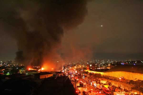Huracanes tornados destrozos fotos imagenes fenomenos climaticos rayos truenos tormentas ojos investigaciones destrucciones argentina estados unidos mexico temporales www.wetherchannel.com pronosticos John Travolta,Nicholas Cage,Contracara,cirugias esteticas,rostro,lipoaspiraciones,medicina,cirujanos,operaciones,Maria Reich,Nazca,lineas,calendario astronomico,Peru,dibujos,astronomia,geometria,Bernd Teichert,mapas,Ana Mar&iacute;a Cogorno,ovnis,misterios,Cristobal Colon,Hernando,Diego,catedral Sevillana,Cartuja Pickman,Jos&eacute; Antonio Lorente,Granada,ADN;restos,Marcial Castro,antropologia,Republica Dominicana,www.egipto.com,Egipto,Keops,piramides,descubrimientos,Aton,Ankh,tumbas,sarcofacos,momias,embalsamamientos,Kefren,camaras secretas,Nefertiti,Amenofis,Nilo,inundaciones,Blade Runner,Ridley Scott, Richard Dawkins,Steven Pinker,Harrison Ford,Stephen Minger,Stanley Kubrick,Daryl Hanna,replicantes,androides,ciencia ficcion,Contactos,SHGb02+14a,proyecto SETI,Search for Extra Terrestial Intelligence,SETI@home,Robert Zemeckis,Jodie Foster,Dan Wertheimer,New Scientist,Arecibo,Puerto Rico,civilizaciones extraterrestres,Ma libert&eacute; de penser,Florent Pagny,Argentina,France,Patagonia,Argentine,Azucena Caama&ntilde;o,Savoir aimer,artistes,musique,musica,CD,cantores,ventas,compras,ranking,Paparazzi,Isabel Sartorius,Borbon,Ortiz Pati&ntilde;o,Vallejo Najera,Entrecanales,Mora Figueroa,Antonio Montero,Sainz Vicu&ntilde;a,Espa&ntilde;a,jet set,Mallorca,Ibiza,John Fitzgerald Kennedy,Lee Harvey Oswald,Vitaliy Fadeyev,Lawrence Berkeley,Carl Haber,Fidel Castro,Lyndon B. Johnson,Jackie,Onassis,Irma Roy,Carolina Papaleo,Osvaldo,diputada nacional,Congreso,Argentina,Raul Granillo Ocampo,politica,justicialismo,peronismo,cine,television,La Horqueta,San Isidro,que se vayan todos,diciembre 2001,2002,2003,2004,maria julia alsogaray,alvaros,,Roberto Mart&iacute;nez Medina,Maria Julia Alsogaray,Ra&uacute;l Granillo Ocampo,Jorge Rodr&iacute;guez,V&iacute;ctor Alderete,Claudia Bello,Angel Massa,Alfredo Yabran,Mario Pontaquarto,Nestor Carlos Kirchner,Cristina Elizabeth Fernandez,corrupcion,senado,general rodriguez,anibal,fernandez,alberto,fernando de la rua,ines pertine,eduardo duhalde,hilda chiche gonzalez,2000,2001,2002,2003,2004,Museos,www.louvre.fr,Leonardo Da Vinci,Gioconda,Mona Lisa,Italia,Francia,France,inventos,Italy,renacimiento,historia,cuadros,links,images,postcards,photos,fotos,imagenes,postales,pictures,historia,arqueologia,descubrimientos,culturales,agenda,infodiario,diario accion,buenos aires,argentina,Diario Accion de General Rodriguez, politica, actualidad, noticias e informacion, personalidades e instituciones, policiales, galerias de fotos; historia de General Rodriguez, sus origenes, edificios, estancias, habitos y costumbres, anecdotas, comercios e industrias, los fundadores, antiguas instituciones, fotos e imagenes; suplementos especiales: la crisis politica, economica y social de la Argentina, los acontecimientos de Diciembre de 2001, articulos y entrevistas; Emigracion: toda la informacion destinada a aquellos que desean emigrar, radicarse o estudiar en el exterior, visas, pasaportes, consejos, guias, informacion util, links; Trueque: novedades e informacion, links, estructura del trueque; el casamiento de Maxima Zorreguieta y el principe Guillermo Alejandro de Holanda; Guerra de Afganistan: galeria de imagenes e informacion sobre la primera guerra del siglo XXI; la guerra de Irak, Bagdad, Georges W. Bush, Saddam Husseim, el atentado a las torres Gemelas de Nueva York, las twin towers, el 11-s, y descripcion del hecho que conmovio al mundo; Empleo: consultoras, clasificados, agencias de empleo, consejos e informacion util, curriculum vitae, como confeccionarlos, noticias de actualidad; 
Los numeros de la crisis: Las consecuencias de la crisis politica, economica y social; estadisticas, pobreza, desnutricion, salud y asistencia; noticias regionales y provinciales, columnas y editoriales; informacion para negocios: pymes, links, empresas y negocios; Agenda Cultural con toda la informacion de cursos, universidades, talleres, escuelas y oportunidades, exposiciones de arte de la region; buscadores en Internet, Enlaces: links a los mejores sitios de educacion, cultura, arte, biografias, politica, interes general, web, Links del Diario Accion: RMS Titanic, su historia, su tragico viaje inaugural; historias, testimonios, documentos y articulos sobre el naufragio; links y sitios sobre el tema; la pelicula de Cameron, fotos e imagenes; suplementos especiales, Historia Argentina y de General Rodriguez, la llegada de la democracia en General Rodriguez, la asuncion de Juan Lumbreras como intendente en 1983, galeria de imagenes, sus palabras y los actos, su gabinete, festejos de la comunidad. Fundacion del pueblo de General Rodriguez, sus instituciones y personalidades relevantes, arquitectura y edificios, comercios e industrias, sus comienzos, estancias, inmigraciones italianas, espa&ntilde;olas, vascas e irlandesas, anecdotas y efemerides, sus hombres ilustres, el Hospital Vicente Lopez y Planes, su fundacion por las Damas de Beneficencia, el hundimiento del crucero General Belgrano, testimonios de ex combatientes y tripulantes, su comandante Hector Elias Bonzo, fotos e imagenes, recuerdos y homenajes, historia de la familia Bonzo de General Rodriguez, entrevistas y articulos periodisticos. La guerra de Malvinas en el Atlantico Sur, el conflicto belico con Gran Breta&ntilde;a de 1982, politicos relevantes, Benjamin Paez y Trueba, fotos antiguas de familias fundadoras, galerias de imagenes de pobladores, recorrida virtual por el antiguo General Rodriguez, el paso de la Infanta en 1910, historia de La Serenisima, la familia Mastellone, La Choza, Bernardo de Irigoyen, peronismo y radicalismo y muchisimo mas