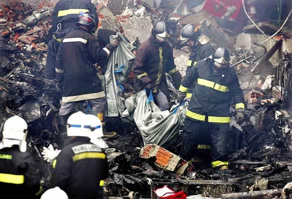 Huracanes tornados destrozos fotos imagenes fenomenos climaticos rayos truenos tormentas ojos investigaciones destrucciones argentina estados unidos mexico temporales www.wetherchannel.com pronosticos John Travolta,Nicholas Cage,Contracara,cirugias esteticas,rostro,lipoaspiraciones,medicina,cirujanos,operaciones,Maria Reich,Nazca,lineas,calendario astronomico,Peru,dibujos,astronomia,geometria,Bernd Teichert,mapas,Ana Mar&iacute;a Cogorno,ovnis,misterios,Cristobal Colon,Hernando,Diego,catedral Sevillana,Cartuja Pickman,Jos&eacute; Antonio Lorente,Granada,ADN;restos,Marcial Castro,antropologia,Republica Dominicana,www.egipto.com,Egipto,Keops,piramides,descubrimientos,Aton,Ankh,tumbas,sarcofacos,momias,embalsamamientos,Kefren,camaras secretas,Nefertiti,Amenofis,Nilo,inundaciones,Blade Runner,Ridley Scott, Richard Dawkins,Steven Pinker,Harrison Ford,Stephen Minger,Stanley Kubrick,Daryl Hanna,replicantes,androides,ciencia ficcion,Contactos,SHGb02+14a,proyecto SETI,Search for Extra Terrestial Intelligence,SETI@home,Robert Zemeckis,Jodie Foster,Dan Wertheimer,New Scientist,Arecibo,Puerto Rico,civilizaciones extraterrestres,Ma libert&eacute; de penser,Florent Pagny,Argentina,France,Patagonia,Argentine,Azucena Caama&ntilde;o,Savoir aimer,artistes,musique,musica,CD,cantores,ventas,compras,ranking,Paparazzi,Isabel Sartorius,Borbon,Ortiz Pati&ntilde;o,Vallejo Najera,Entrecanales,Mora Figueroa,Antonio Montero,Sainz Vicu&ntilde;a,Espa&ntilde;a,jet set,Mallorca,Ibiza,John Fitzgerald Kennedy,Lee Harvey Oswald,Vitaliy Fadeyev,Lawrence Berkeley,Carl Haber,Fidel Castro,Lyndon B. Johnson,Jackie,Onassis,Irma Roy,Carolina Papaleo,Osvaldo,diputada nacional,Congreso,Argentina,Raul Granillo Ocampo,politica,justicialismo,peronismo,cine,television,La Horqueta,San Isidro,que se vayan todos,diciembre 2001,2002,2003,2004,maria julia alsogaray,alvaros,,Roberto Mart&iacute;nez Medina,Maria Julia Alsogaray,Ra&uacute;l Granillo Ocampo,Jorge Rodr&iacute;guez,V&iacute;ctor Alderete,Claudia Bello,Angel Massa,Alfredo Yabran,Mario Pontaquarto,Nestor Carlos Kirchner,Cristina Elizabeth Fernandez,corrupcion,senado,general rodriguez,anibal,fernandez,alberto,fernando de la rua,ines pertine,eduardo duhalde,hilda chiche gonzalez,2000,2001,2002,2003,2004,Museos,www.louvre.fr,Leonardo Da Vinci,Gioconda,Mona Lisa,Italia,Francia,France,inventos,Italy,renacimiento,historia,cuadros,links,images,postcards,photos,fotos,imagenes,postales,pictures,historia,arqueologia,descubrimientos,culturales,agenda,infodiario,diario accion,buenos aires,argentina,Diario Accion de General Rodriguez, politica, actualidad, noticias e informacion, personalidades e instituciones, policiales, galerias de fotos; historia de General Rodriguez, sus origenes, edificios, estancias, habitos y costumbres, anecdotas, comercios e industrias, los fundadores, antiguas instituciones, fotos e imagenes; suplementos especiales: la crisis politica, economica y social de la Argentina, los acontecimientos de Diciembre de 2001, articulos y entrevistas; Emigracion: toda la informacion destinada a aquellos que desean emigrar, radicarse o estudiar en el exterior, visas, pasaportes, consejos, guias, informacion util, links; Trueque: novedades e informacion, links, estructura del trueque; el casamiento de Maxima Zorreguieta y el principe Guillermo Alejandro de Holanda; Guerra de Afganistan: galeria de imagenes e informacion sobre la primera guerra del siglo XXI; la guerra de Irak, Bagdad, Georges W. Bush, Saddam Husseim, el atentado a las torres Gemelas de Nueva York, las twin towers, el 11-s, y descripcion del hecho que conmovio al mundo; Empleo: consultoras, clasificados, agencias de empleo, consejos e informacion util, curriculum vitae, como confeccionarlos, noticias de actualidad; 
Los numeros de la crisis: Las consecuencias de la crisis politica, economica y social; estadisticas, pobreza, desnutricion, salud y asistencia; noticias regionales y provinciales, columnas y editoriales; informacion para negocios: pymes, links, empresas y negocios; Agenda Cultural con toda la informacion de cursos, universidades, talleres, escuelas y oportunidades, exposiciones de arte de la region; buscadores en Internet, Enlaces: links a los mejores sitios de educacion, cultura, arte, biografias, politica, interes general, web, Links del Diario Accion: RMS Titanic, su historia, su tragico viaje inaugural; historias, testimonios, documentos y articulos sobre el naufragio; links y sitios sobre el tema; la pelicula de Cameron, fotos e imagenes; suplementos especiales, Historia Argentina y de General Rodriguez, la llegada de la democracia en General Rodriguez, la asuncion de Juan Lumbreras como intendente en 1983, galeria de imagenes, sus palabras y los actos, su gabinete, festejos de la comunidad. Fundacion del pueblo de General Rodriguez, sus instituciones y personalidades relevantes, arquitectura y edificios, comercios e industrias, sus comienzos, estancias, inmigraciones italianas, espa&ntilde;olas, vascas e irlandesas, anecdotas y efemerides, sus hombres ilustres, el Hospital Vicente Lopez y Planes, su fundacion por las Damas de Beneficencia, el hundimiento del crucero General Belgrano, testimonios de ex combatientes y tripulantes, su comandante Hector Elias Bonzo, fotos e imagenes, recuerdos y homenajes, historia de la familia Bonzo de General Rodriguez, entrevistas y articulos periodisticos. La guerra de Malvinas en el Atlantico Sur, el conflicto belico con Gran Breta&ntilde;a de 1982, politicos relevantes, Benjamin Paez y Trueba, fotos antiguas de familias fundadoras, galerias de imagenes de pobladores, recorrida virtual por el antiguo General Rodriguez, el paso de la Infanta en 1910, historia de La Serenisima, la familia Mastellone, La Choza, Bernardo de Irigoyen, peronismo y radicalismo y muchisimo mas