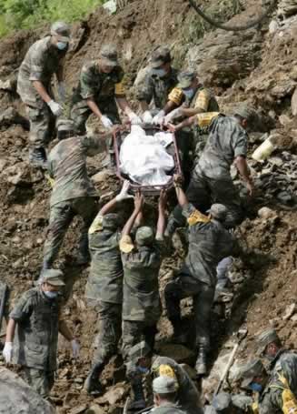 Huracanes tornados destrozos fotos imagenes fenomenos climaticos rayos truenos tormentas ojos investigaciones destrucciones argentina estados unidos mexico temporales www.wetherchannel.com pronosticos John Travolta,Nicholas Cage,Contracara,cirugias esteticas,rostro,lipoaspiraciones,medicina,cirujanos,operaciones,Maria Reich,Nazca,lineas,calendario astronomico,Peru,dibujos,astronomia,geometria,Bernd Teichert,mapas,Ana Mar&iacute;a Cogorno,ovnis,misterios,Cristobal Colon,Hernando,Diego,catedral Sevillana,Cartuja Pickman,Jos&eacute; Antonio Lorente,Granada,ADN;restos,Marcial Castro,antropologia,Republica Dominicana,www.egipto.com,Egipto,Keops,piramides,descubrimientos,Aton,Ankh,tumbas,sarcofacos,momias,embalsamamientos,Kefren,camaras secretas,Nefertiti,Amenofis,Nilo,inundaciones,Blade Runner,Ridley Scott, Richard Dawkins,Steven Pinker,Harrison Ford,Stephen Minger,Stanley Kubrick,Daryl Hanna,replicantes,androides,ciencia ficcion,Contactos,SHGb02+14a,proyecto SETI,Search for Extra Terrestial Intelligence,SETI@home,Robert Zemeckis,Jodie Foster,Dan Wertheimer,New Scientist,Arecibo,Puerto Rico,civilizaciones extraterrestres,Ma libert&eacute; de penser,Florent Pagny,Argentina,France,Patagonia,Argentine,Azucena Caama&ntilde;o,Savoir aimer,artistes,musique,musica,CD,cantores,ventas,compras,ranking,Paparazzi,Isabel Sartorius,Borbon,Ortiz Pati&ntilde;o,Vallejo Najera,Entrecanales,Mora Figueroa,Antonio Montero,Sainz Vicu&ntilde;a,Espa&ntilde;a,jet set,Mallorca,Ibiza,John Fitzgerald Kennedy,Lee Harvey Oswald,Vitaliy Fadeyev,Lawrence Berkeley,Carl Haber,Fidel Castro,Lyndon B. Johnson,Jackie,Onassis,Irma Roy,Carolina Papaleo,Osvaldo,diputada nacional,Congreso,Argentina,Raul Granillo Ocampo,politica,justicialismo,peronismo,cine,television,La Horqueta,San Isidro,que se vayan todos,diciembre 2001,2002,2003,2004,maria julia alsogaray,alvaros,,Roberto Mart&iacute;nez Medina,Maria Julia Alsogaray,Ra&uacute;l Granillo Ocampo,Jorge Rodr&iacute;guez,V&iacute;ctor Alderete,Claudia Bello,Angel Massa,Alfredo Yabran,Mario Pontaquarto,Nestor Carlos Kirchner,Cristina Elizabeth Fernandez,corrupcion,senado,general rodriguez,anibal,fernandez,alberto,fernando de la rua,ines pertine,eduardo duhalde,hilda chiche gonzalez,2000,2001,2002,2003,2004,Museos,www.louvre.fr,Leonardo Da Vinci,Gioconda,Mona Lisa,Italia,Francia,France,inventos,Italy,renacimiento,historia,cuadros,links,images,postcards,photos,fotos,imagenes,postales,pictures,historia,arqueologia,descubrimientos,culturales,agenda,infodiario,diario accion,buenos aires,argentina,Diario Accion de General Rodriguez, politica, actualidad, noticias e informacion, personalidades e instituciones, policiales, galerias de fotos; historia de General Rodriguez, sus origenes, edificios, estancias, habitos y costumbres, anecdotas, comercios e industrias, los fundadores, antiguas instituciones, fotos e imagenes; suplementos especiales: la crisis politica, economica y social de la Argentina, los acontecimientos de Diciembre de 2001, articulos y entrevistas; Emigracion: toda la informacion destinada a aquellos que desean emigrar, radicarse o estudiar en el exterior, visas, pasaportes, consejos, guias, informacion util, links; Trueque: novedades e informacion, links, estructura del trueque; el casamiento de Maxima Zorreguieta y el principe Guillermo Alejandro de Holanda; Guerra de Afganistan: galeria de imagenes e informacion sobre la primera guerra del siglo XXI; la guerra de Irak, Bagdad, Georges W. Bush, Saddam Husseim, el atentado a las torres Gemelas de Nueva York, las twin towers, el 11-s, y descripcion del hecho que conmovio al mundo; Empleo: consultoras, clasificados, agencias de empleo, consejos e informacion util, curriculum vitae, como confeccionarlos, noticias de actualidad; 
Los numeros de la crisis: Las consecuencias de la crisis politica, economica y social; estadisticas, pobreza, desnutricion, salud y asistencia; noticias regionales y provinciales, columnas y editoriales; informacion para negocios: pymes, links, empresas y negocios; Agenda Cultural con toda la informacion de cursos, universidades, talleres, escuelas y oportunidades, exposiciones de arte de la region; buscadores en Internet, Enlaces: links a los mejores sitios de educacion, cultura, arte, biografias, politica, interes general, web, Links del Diario Accion: RMS Titanic, su historia, su tragico viaje inaugural; historias, testimonios, documentos y articulos sobre el naufragio; links y sitios sobre el tema; la pelicula de Cameron, fotos e imagenes; suplementos especiales, Historia Argentina y de General Rodriguez, la llegada de la democracia en General Rodriguez, la asuncion de Juan Lumbreras como intendente en 1983, galeria de imagenes, sus palabras y los actos, su gabinete, festejos de la comunidad. Fundacion del pueblo de General Rodriguez, sus instituciones y personalidades relevantes, arquitectura y edificios, comercios e industrias, sus comienzos, estancias, inmigraciones italianas, espa&ntilde;olas, vascas e irlandesas, anecdotas y efemerides, sus hombres ilustres, el Hospital Vicente Lopez y Planes, su fundacion por las Damas de Beneficencia, el hundimiento del crucero General Belgrano, testimonios de ex combatientes y tripulantes, su comandante Hector Elias Bonzo, fotos e imagenes, recuerdos y homenajes, historia de la familia Bonzo de General Rodriguez, entrevistas y articulos periodisticos. La guerra de Malvinas en el Atlantico Sur, el conflicto belico con Gran Breta&ntilde;a de 1982, politicos relevantes, Benjamin Paez y Trueba, fotos antiguas de familias fundadoras, galerias de imagenes de pobladores, recorrida virtual por el antiguo General Rodriguez, el paso de la Infanta en 1910, historia de La Serenisima, la familia Mastellone, La Choza, Bernardo de Irigoyen, peronismo y radicalismo y muchisimo mas