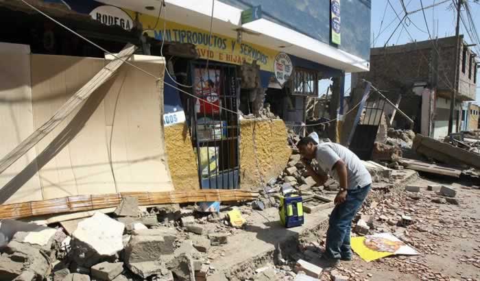 Huracanes tornados destrozos fotos imagenes fenomenos climaticos rayos truenos tormentas ojos investigaciones destrucciones argentina estados unidos mexico temporales www.wetherchannel.com pronosticos John Travolta,Nicholas Cage,Contracara,cirugias esteticas,rostro,lipoaspiraciones,medicina,cirujanos,operaciones,Maria Reich,Nazca,lineas,calendario astronomico,Peru,dibujos,astronomia,geometria,Bernd Teichert,mapas,Ana Mar&iacute;a Cogorno,ovnis,misterios,Cristobal Colon,Hernando,Diego,catedral Sevillana,Cartuja Pickman,Jos&eacute; Antonio Lorente,Granada,ADN;restos,Marcial Castro,antropologia,Republica Dominicana,www.egipto.com,Egipto,Keops,piramides,descubrimientos,Aton,Ankh,tumbas,sarcofacos,momias,embalsamamientos,Kefren,camaras secretas,Nefertiti,Amenofis,Nilo,inundaciones,Blade Runner,Ridley Scott, Richard Dawkins,Steven Pinker,Harrison Ford,Stephen Minger,Stanley Kubrick,Daryl Hanna,replicantes,androides,ciencia ficcion,Contactos,SHGb02+14a,proyecto SETI,Search for Extra Terrestial Intelligence,SETI@home,Robert Zemeckis,Jodie Foster,Dan Wertheimer,New Scientist,Arecibo,Puerto Rico,civilizaciones extraterrestres,Ma libert&eacute; de penser,Florent Pagny,Argentina,France,Patagonia,Argentine,Azucena Caama&ntilde;o,Savoir aimer,artistes,musique,musica,CD,cantores,ventas,compras,ranking,Paparazzi,Isabel Sartorius,Borbon,Ortiz Pati&ntilde;o,Vallejo Najera,Entrecanales,Mora Figueroa,Antonio Montero,Sainz Vicu&ntilde;a,Espa&ntilde;a,jet set,Mallorca,Ibiza,John Fitzgerald Kennedy,Lee Harvey Oswald,Vitaliy Fadeyev,Lawrence Berkeley,Carl Haber,Fidel Castro,Lyndon B. Johnson,Jackie,Onassis,Irma Roy,Carolina Papaleo,Osvaldo,diputada nacional,Congreso,Argentina,Raul Granillo Ocampo,politica,justicialismo,peronismo,cine,television,La Horqueta,San Isidro,que se vayan todos,diciembre 2001,2002,2003,2004,maria julia alsogaray,alvaros,,Roberto Mart&iacute;nez Medina,Maria Julia Alsogaray,Ra&uacute;l Granillo Ocampo,Jorge Rodr&iacute;guez,V&iacute;ctor Alderete,Claudia Bello,Angel Massa,Alfredo Yabran,Mario Pontaquarto,Nestor Carlos Kirchner,Cristina Elizabeth Fernandez,corrupcion,senado,general rodriguez,anibal,fernandez,alberto,fernando de la rua,ines pertine,eduardo duhalde,hilda chiche gonzalez,2000,2001,2002,2003,2004,Museos,www.louvre.fr,Leonardo Da Vinci,Gioconda,Mona Lisa,Italia,Francia,France,inventos,Italy,renacimiento,historia,cuadros,links,images,postcards,photos,fotos,imagenes,postales,pictures,historia,arqueologia,descubrimientos,culturales,agenda,infodiario,diario accion,buenos aires,argentina,Diario Accion de General Rodriguez, politica, actualidad, noticias e informacion, personalidades e instituciones, policiales, galerias de fotos; historia de General Rodriguez, sus origenes, edificios, estancias, habitos y costumbres, anecdotas, comercios e industrias, los fundadores, antiguas instituciones, fotos e imagenes; suplementos especiales: la crisis politica, economica y social de la Argentina, los acontecimientos de Diciembre de 2001, articulos y entrevistas; Emigracion: toda la informacion destinada a aquellos que desean emigrar, radicarse o estudiar en el exterior, visas, pasaportes, consejos, guias, informacion util, links; Trueque: novedades e informacion, links, estructura del trueque; el casamiento de Maxima Zorreguieta y el principe Guillermo Alejandro de Holanda; Guerra de Afganistan: galeria de imagenes e informacion sobre la primera guerra del siglo XXI; la guerra de Irak, Bagdad, Georges W. Bush, Saddam Husseim, el atentado a las torres Gemelas de Nueva York, las twin towers, el 11-s, y descripcion del hecho que conmovio al mundo; Empleo: consultoras, clasificados, agencias de empleo, consejos e informacion util, curriculum vitae, como confeccionarlos, noticias de actualidad; 
Los numeros de la crisis: Las consecuencias de la crisis politica, economica y social; estadisticas, pobreza, desnutricion, salud y asistencia; noticias regionales y provinciales, columnas y editoriales; informacion para negocios: pymes, links, empresas y negocios; Agenda Cultural con toda la informacion de cursos, universidades, talleres, escuelas y oportunidades, exposiciones de arte de la region; buscadores en Internet, Enlaces: links a los mejores sitios de educacion, cultura, arte, biografias, politica, interes general, web, Links del Diario Accion: RMS Titanic, su historia, su tragico viaje inaugural; historias, testimonios, documentos y articulos sobre el naufragio; links y sitios sobre el tema; la pelicula de Cameron, fotos e imagenes; suplementos especiales, Historia Argentina y de General Rodriguez, la llegada de la democracia en General Rodriguez, la asuncion de Juan Lumbreras como intendente en 1983, galeria de imagenes, sus palabras y los actos, su gabinete, festejos de la comunidad. Fundacion del pueblo de General Rodriguez, sus instituciones y personalidades relevantes, arquitectura y edificios, comercios e industrias, sus comienzos, estancias, inmigraciones italianas, espa&ntilde;olas, vascas e irlandesas, anecdotas y efemerides, sus hombres ilustres, el Hospital Vicente Lopez y Planes, su fundacion por las Damas de Beneficencia, el hundimiento del crucero General Belgrano, testimonios de ex combatientes y tripulantes, su comandante Hector Elias Bonzo, fotos e imagenes, recuerdos y homenajes, historia de la familia Bonzo de General Rodriguez, entrevistas y articulos periodisticos. La guerra de Malvinas en el Atlantico Sur, el conflicto belico con Gran Breta&ntilde;a de 1982, politicos relevantes, Benjamin Paez y Trueba, fotos antiguas de familias fundadoras, galerias de imagenes de pobladores, recorrida virtual por el antiguo General Rodriguez, el paso de la Infanta en 1910, historia de La Serenisima, la familia Mastellone, La Choza, Bernardo de Irigoyen, peronismo y radicalismo y muchisimo mas